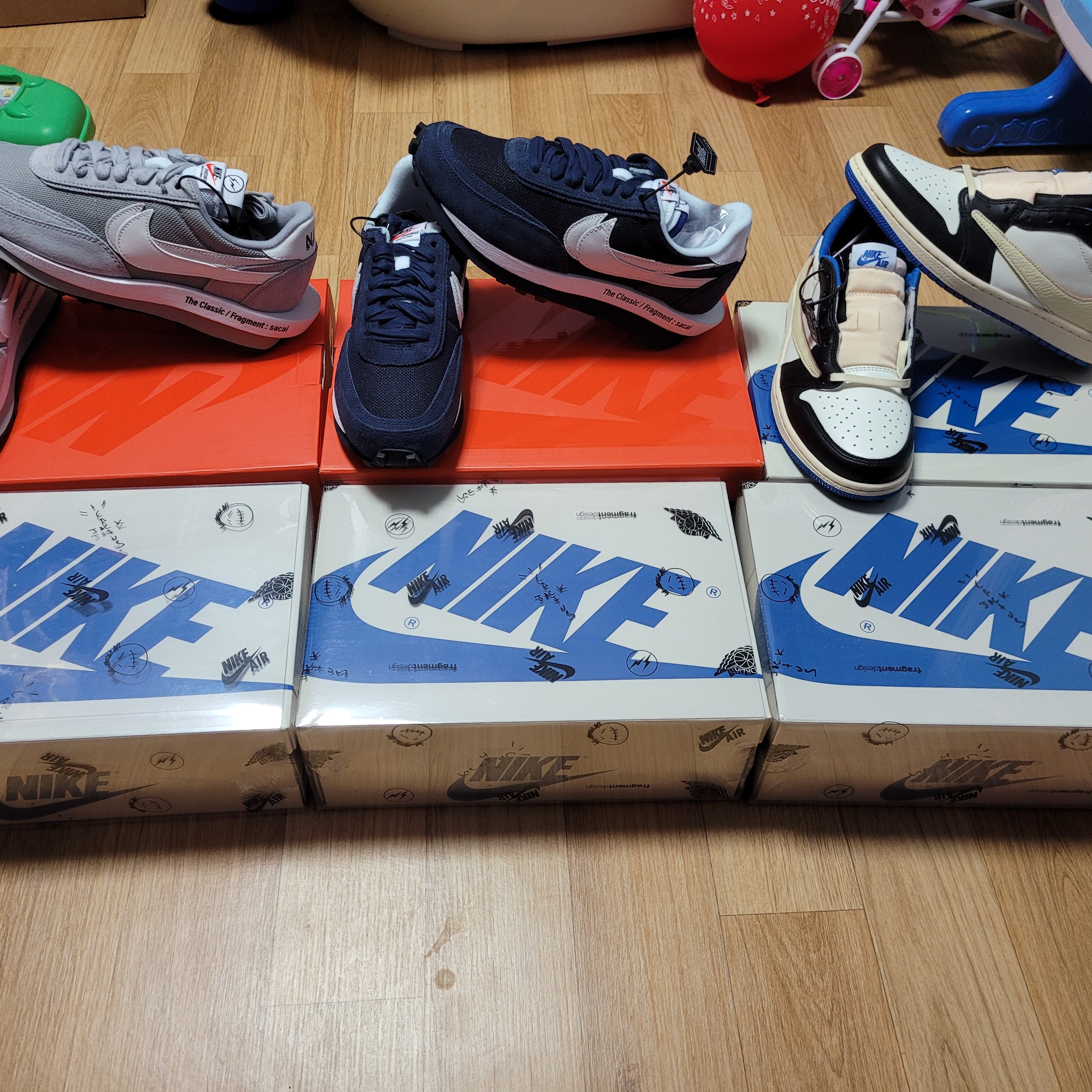 Jordan 1 x Travis Scott x Fragment Retro Low OG SP Military Blue, Nike x Sacai x Fragment LDWaffle Light Smoke Grey 착용 스타일