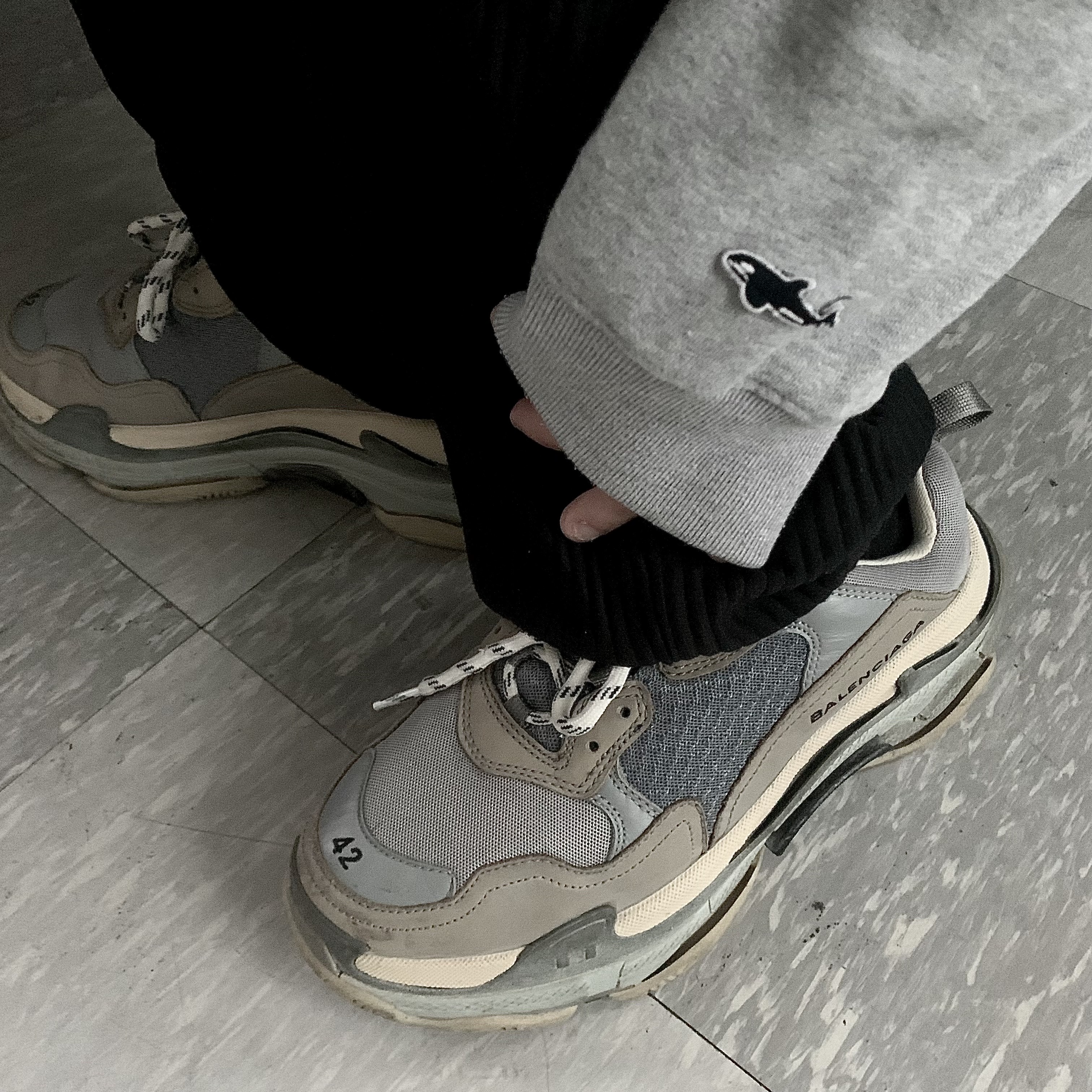 Balenciaga Triple S Grey 2018 착용 스타일 - 4