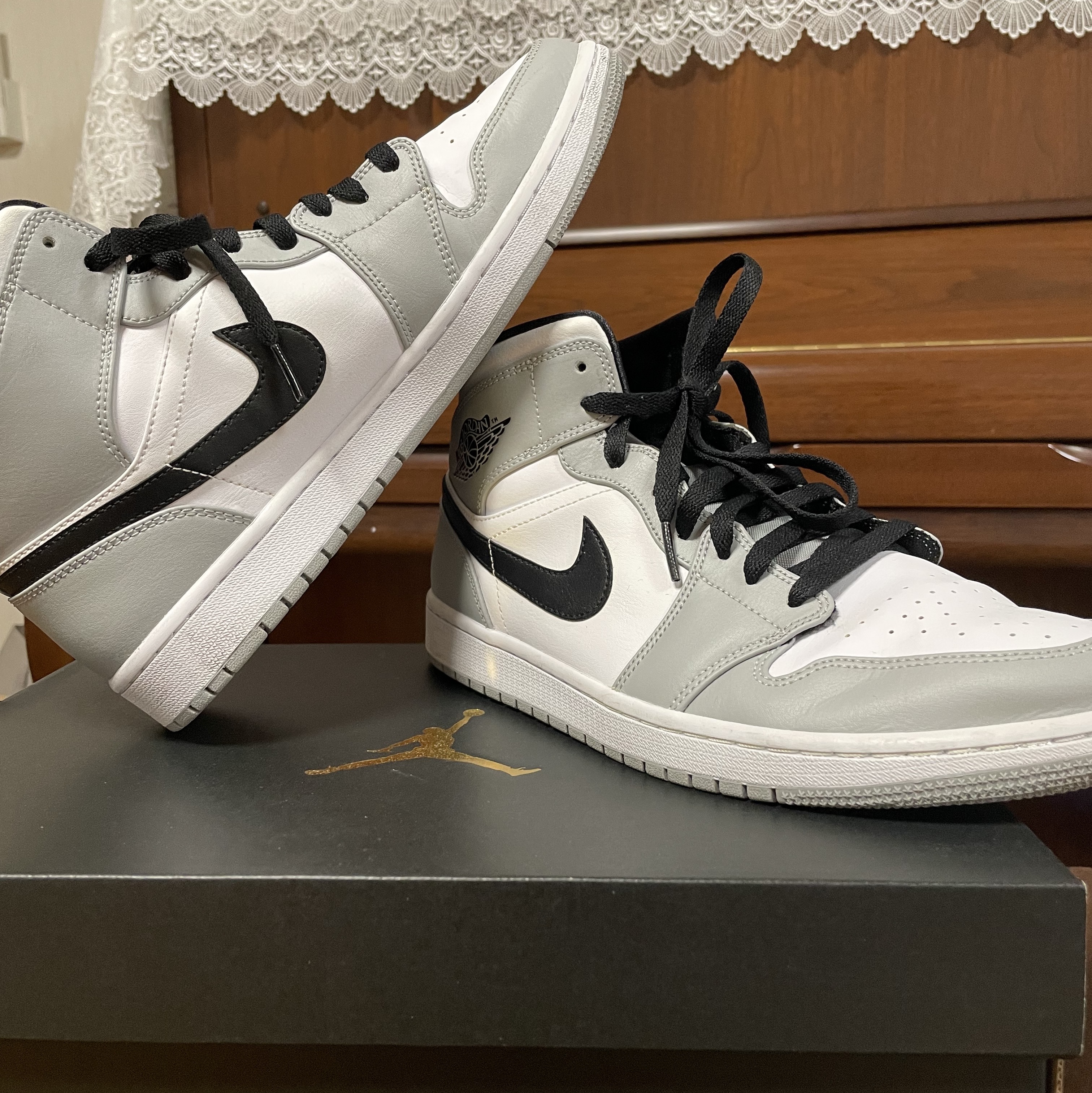 Jordan 1 Mid Light Smoke Grey 착용 스타일