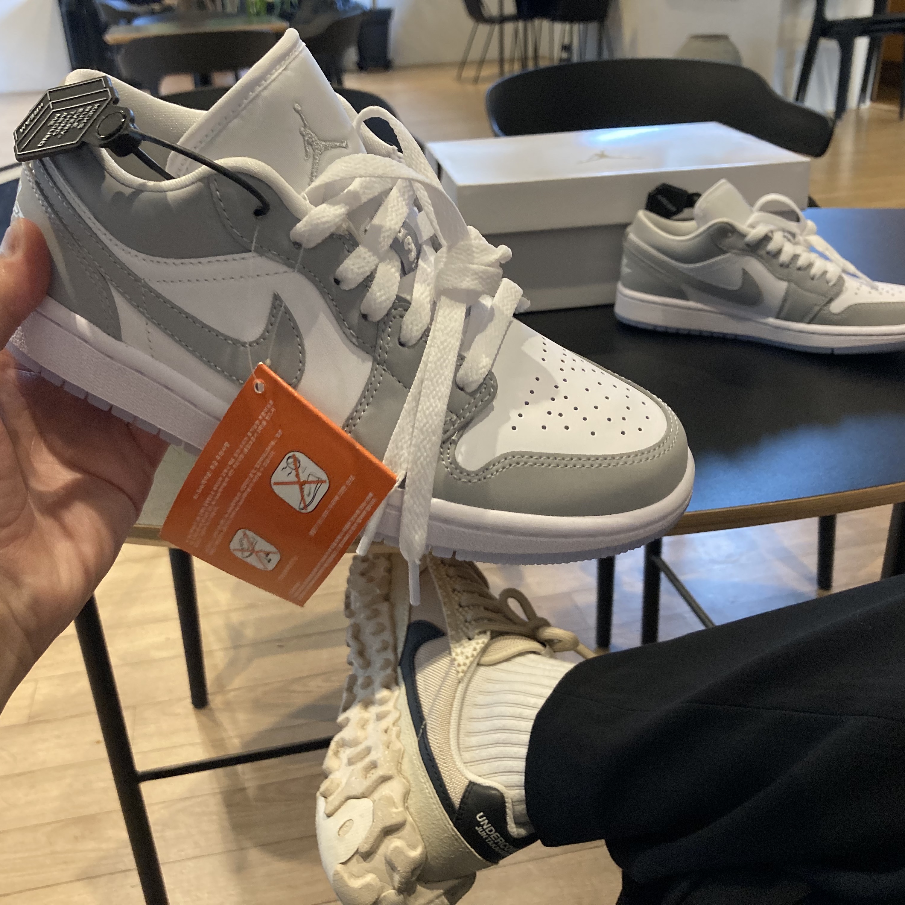 (W) Jordan 1 Low White Wolf Grey, Nike x Undercover Overbreak SP Overcast 착용 스타일 - 1