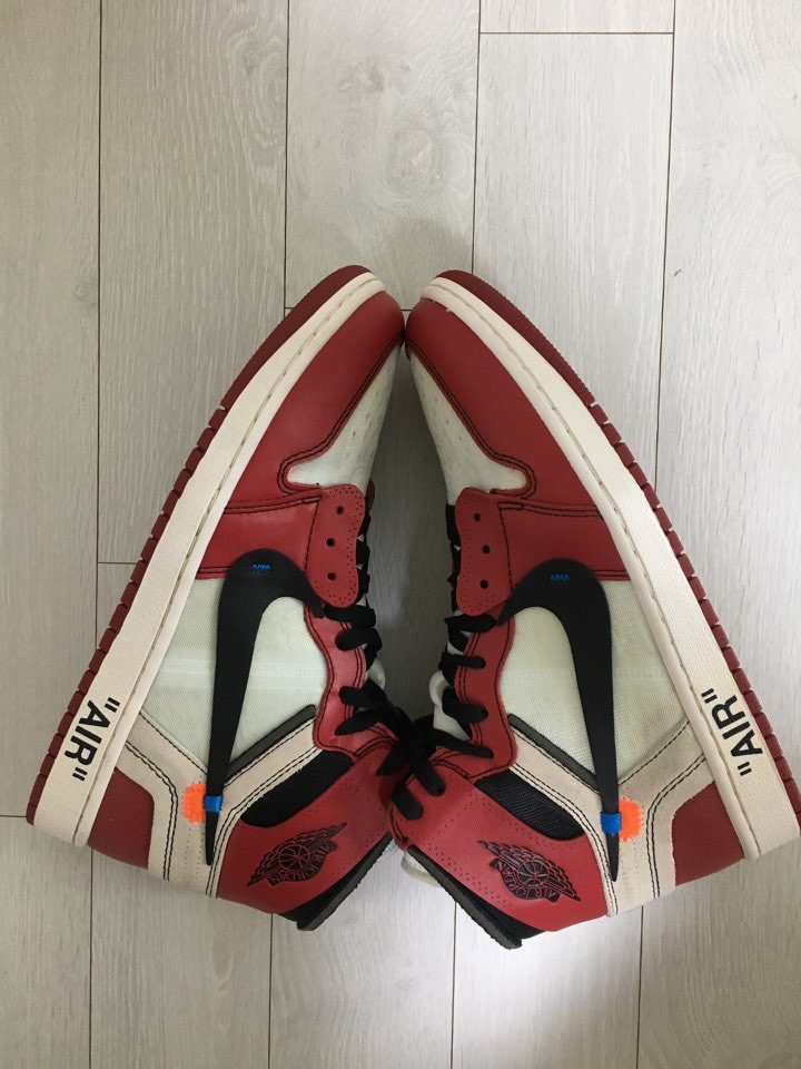 Jordan 1 x Off-White Retro High Chicago The Ten 착용 스타일 - 5