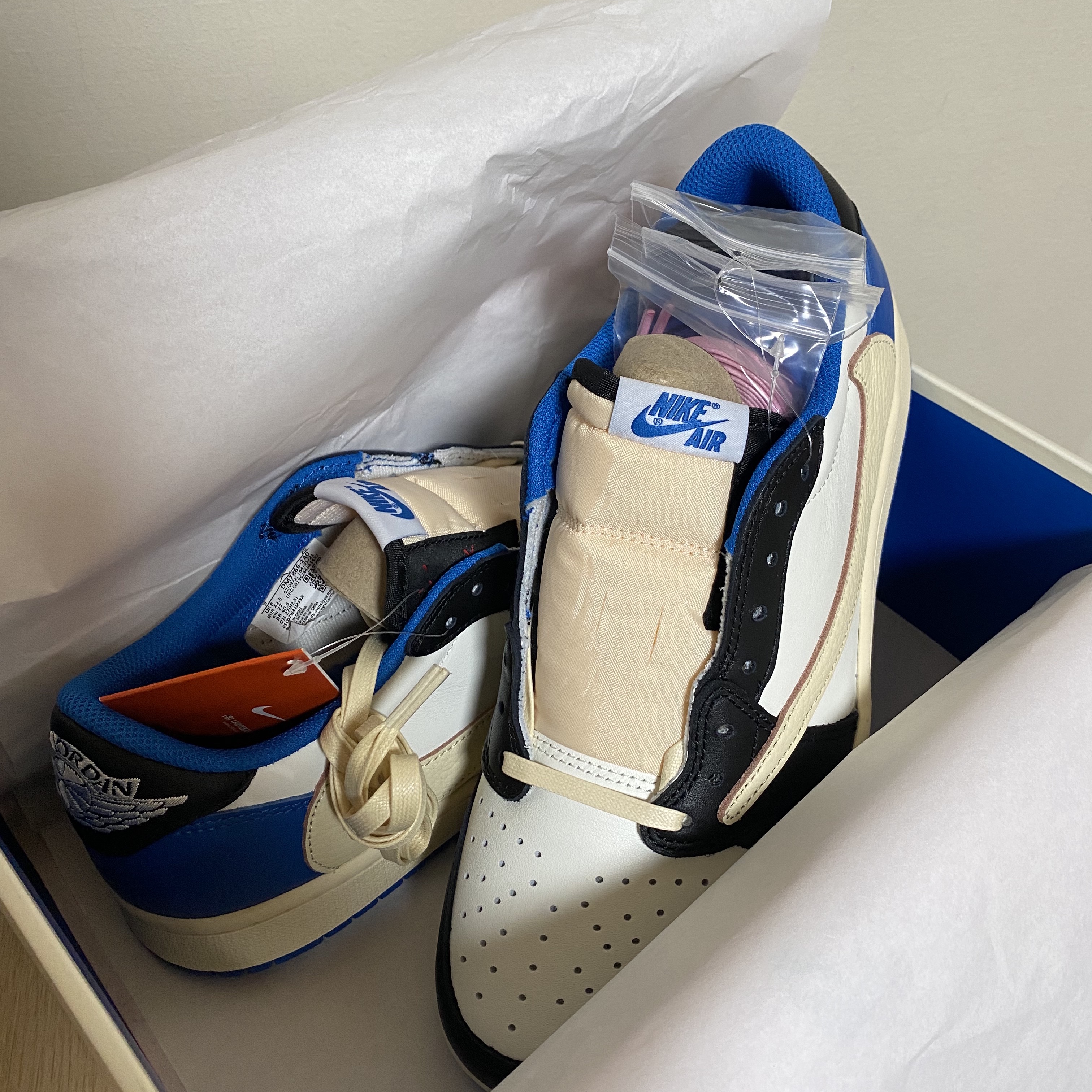 Jordan 1 x Travis Scott x Fragment Retro Low OG SP Military Blue 착용 스타일