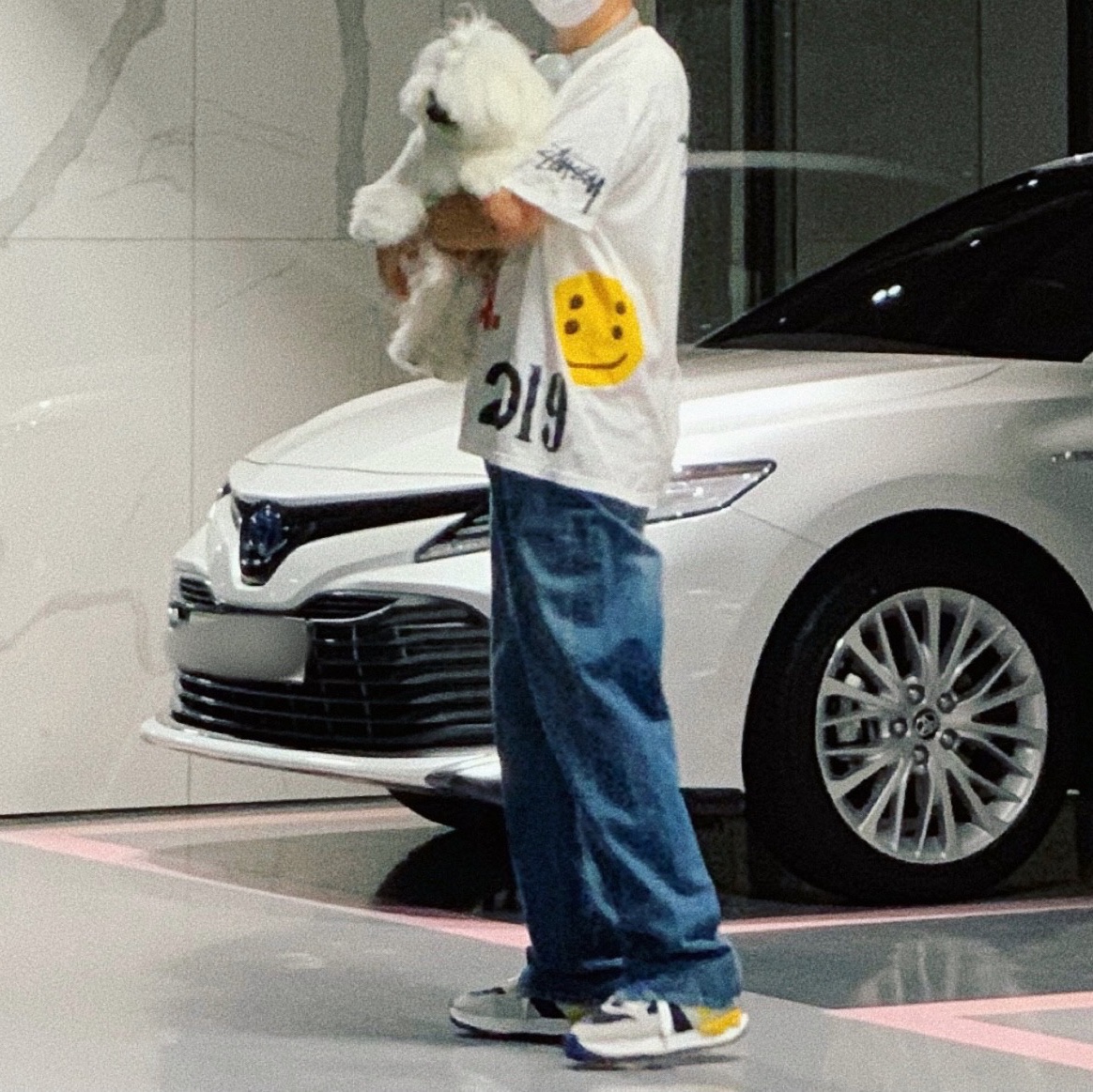 Stussy x Cactus Plant Flea Market USA 2019 T-Shirt White, Maison Mihara Yasuhiro x Nigel Cabourn FR Army Sneakers Navy 착용 스타일 - 1