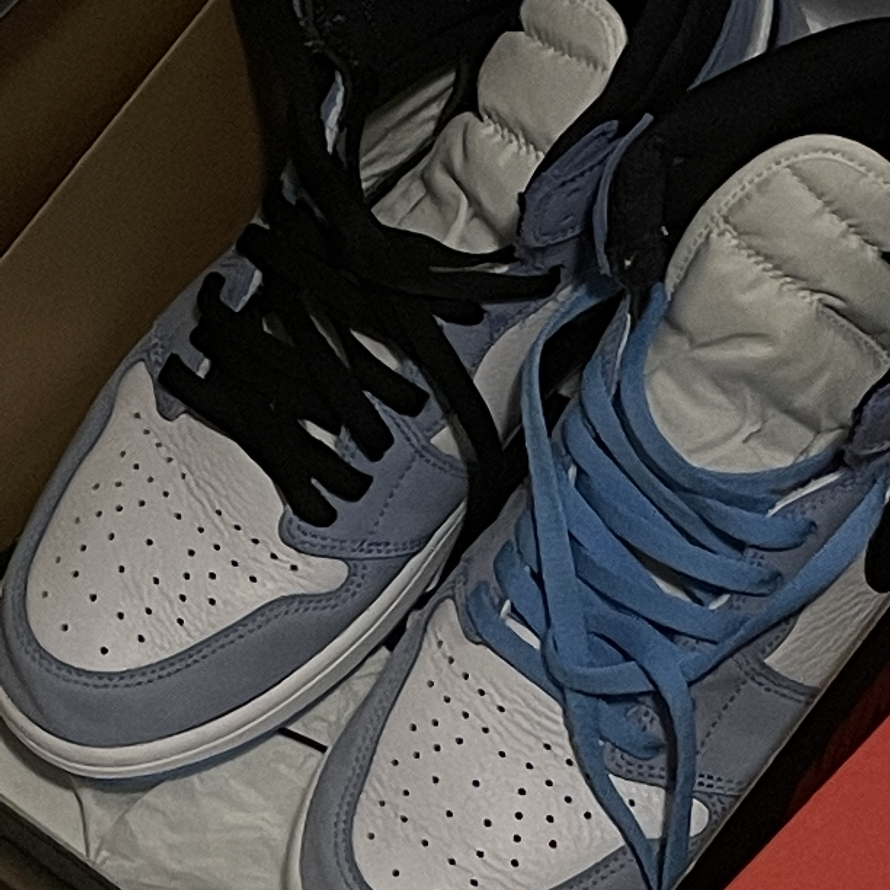 Jordan 1 Retro High OG University Blue 착용 스타일 - 3