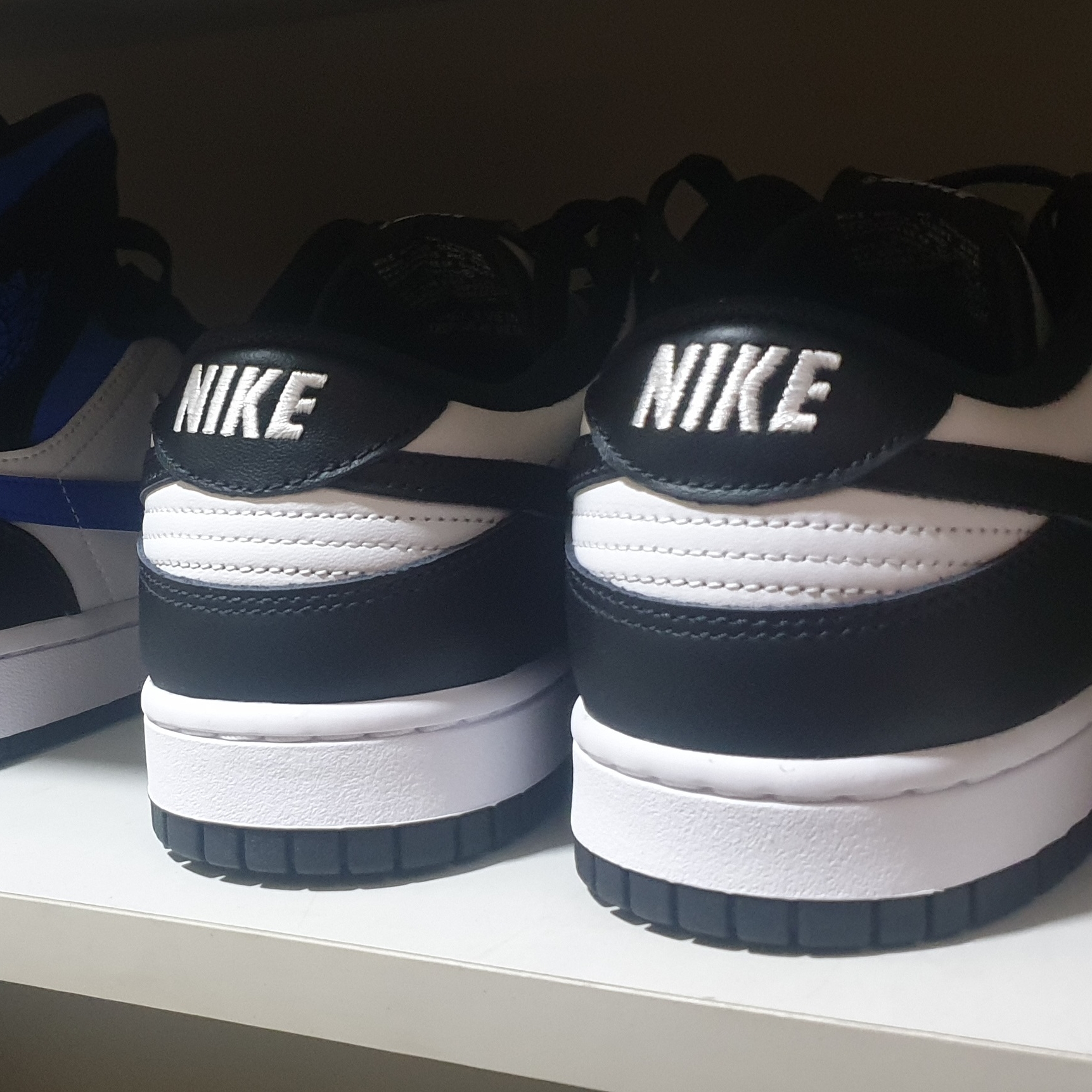 Nike Dunk Low Retro Black, Jordan 1 Mid Racer Blue 착용 스타일