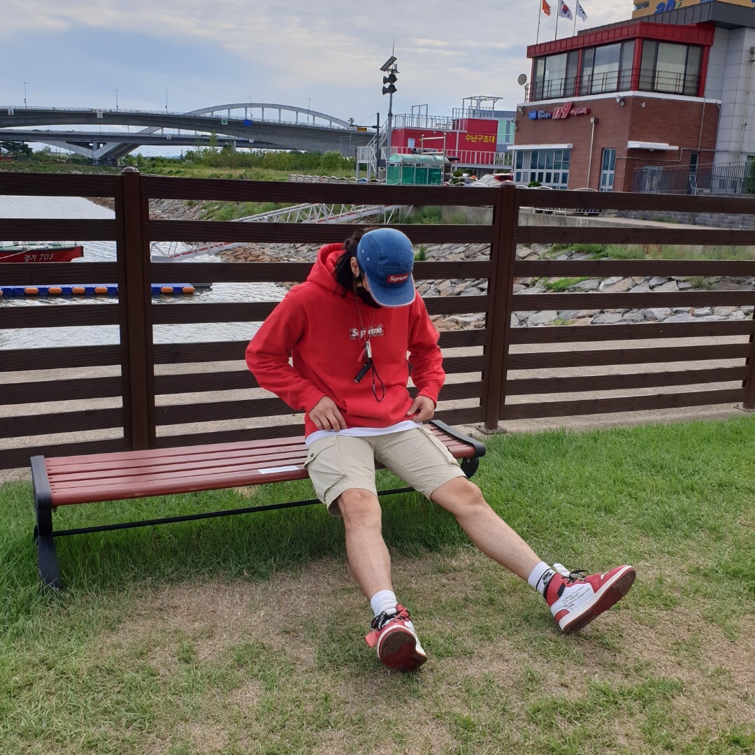 Jordan 1 x Off-White Retro High Chicago The Ten, Supreme Bandana Box Logo Hooded Sweatshirt Red - 19FW 착용 스타일 - 3