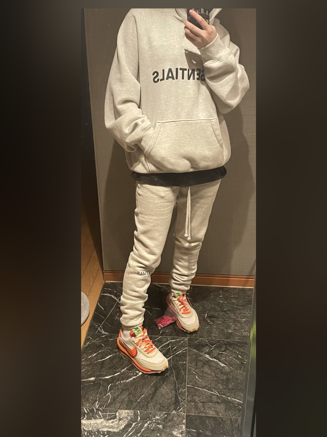 Essentials 3D Silicon Applique Pullover Hoodie Oatmeal/Oatmeal Heather/Light Heather Oatmeal 2020, Essentials Sweatpants Oatmeal/Oatmeal Heather/Light Heather Oatmeal 2020 착용 스타일 - 1