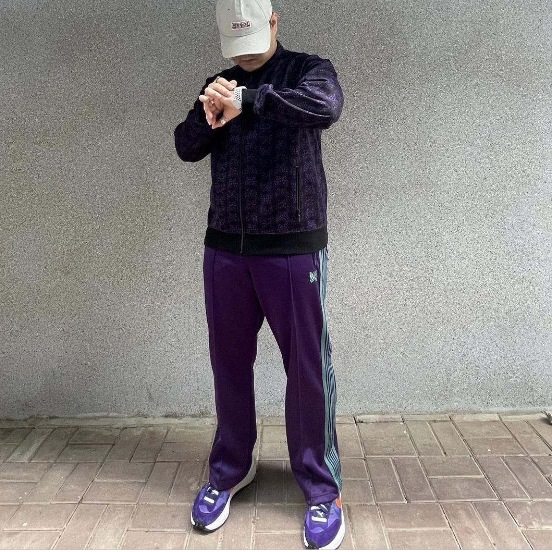 Nike x Sacai VaporWaffle Dark Iris 착용 스타일 - 1