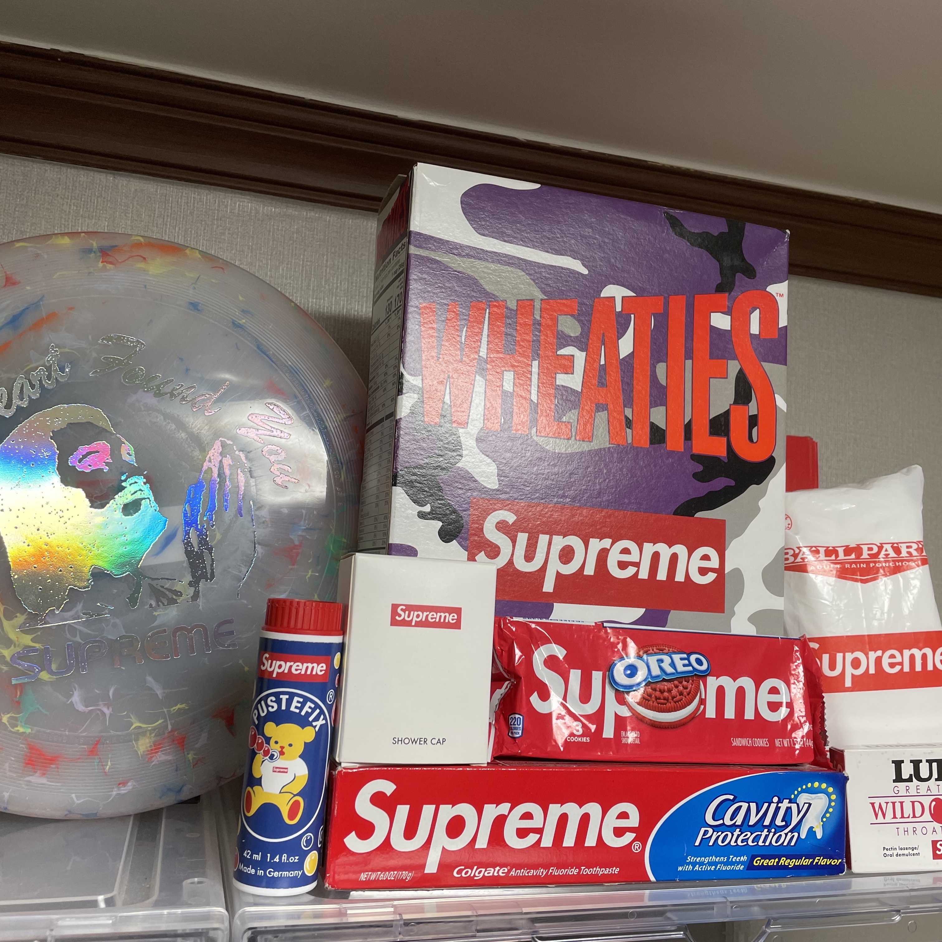 Supreme Wham-O Savior Frisbee Multi-Color - 21SS 착용 스타일 - 2