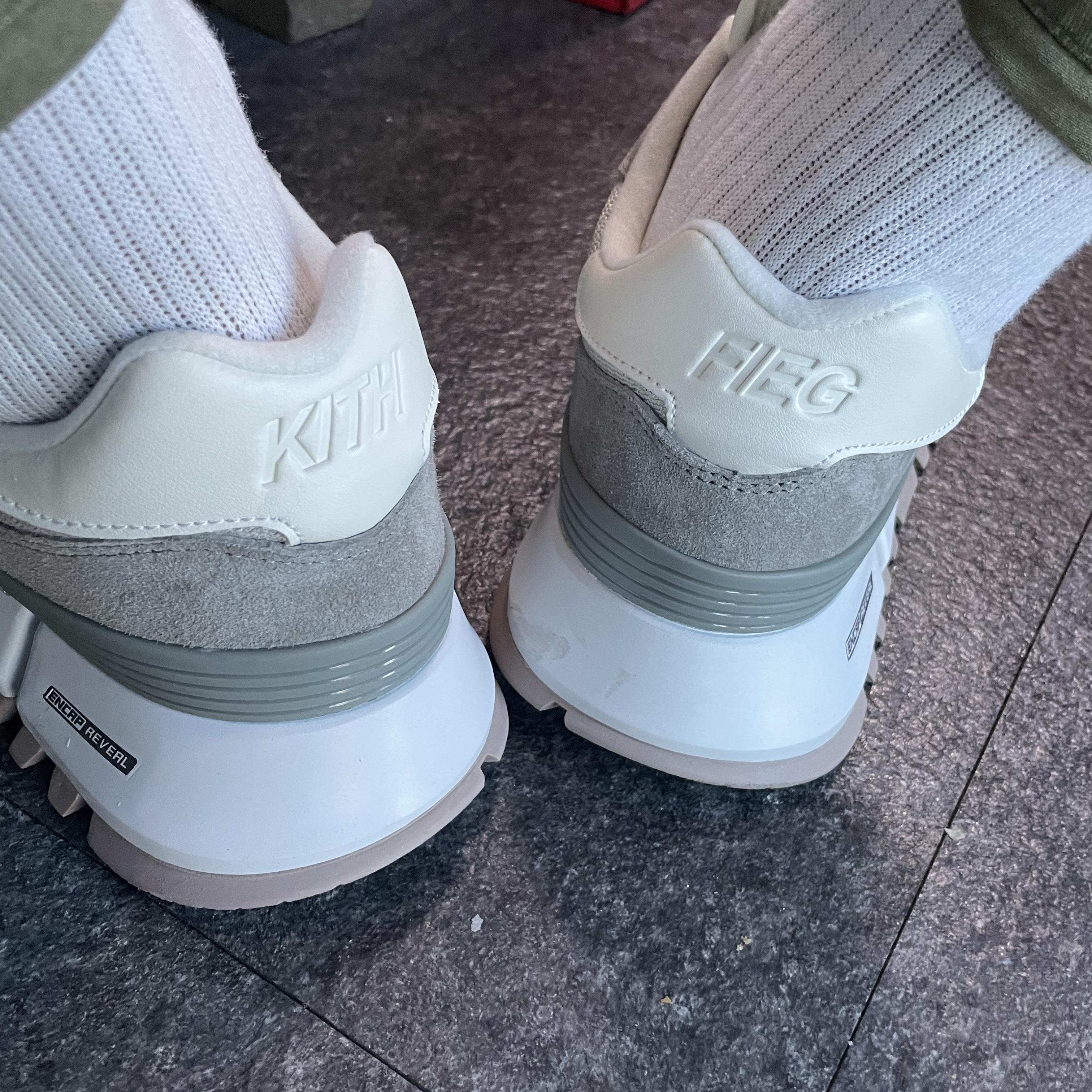 New Balance x Kith R_C 1300 10th Anniversary Elephant Skin 착용 스타일 - 2
