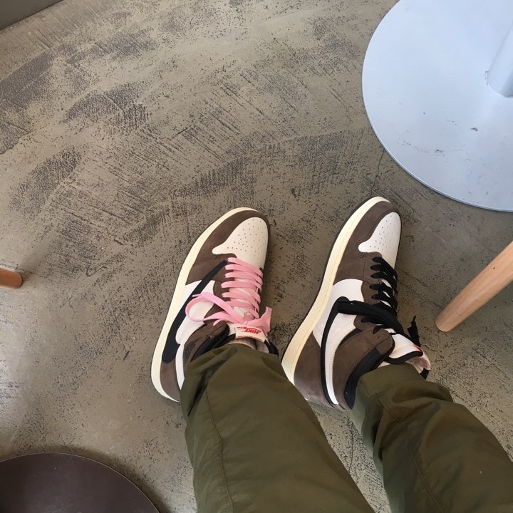 (TD) Nike x Off-White Air Max 90 Desert Ore, Jordan 1 x Travis Scott Retro High OG SP Mocha 착용 스타일 - 3