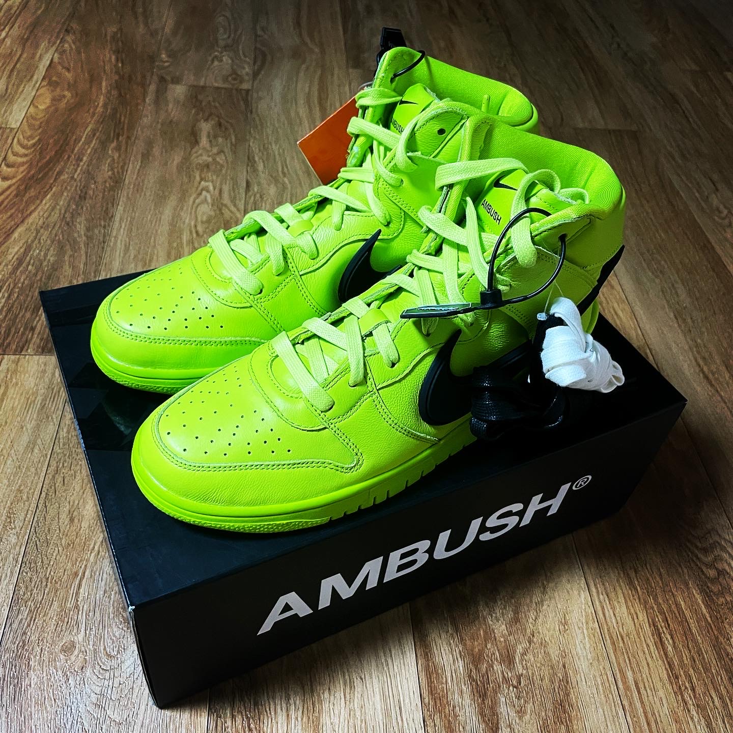 Nike x Ambush Dunk High Flash Lime 착용 스타일 - 2