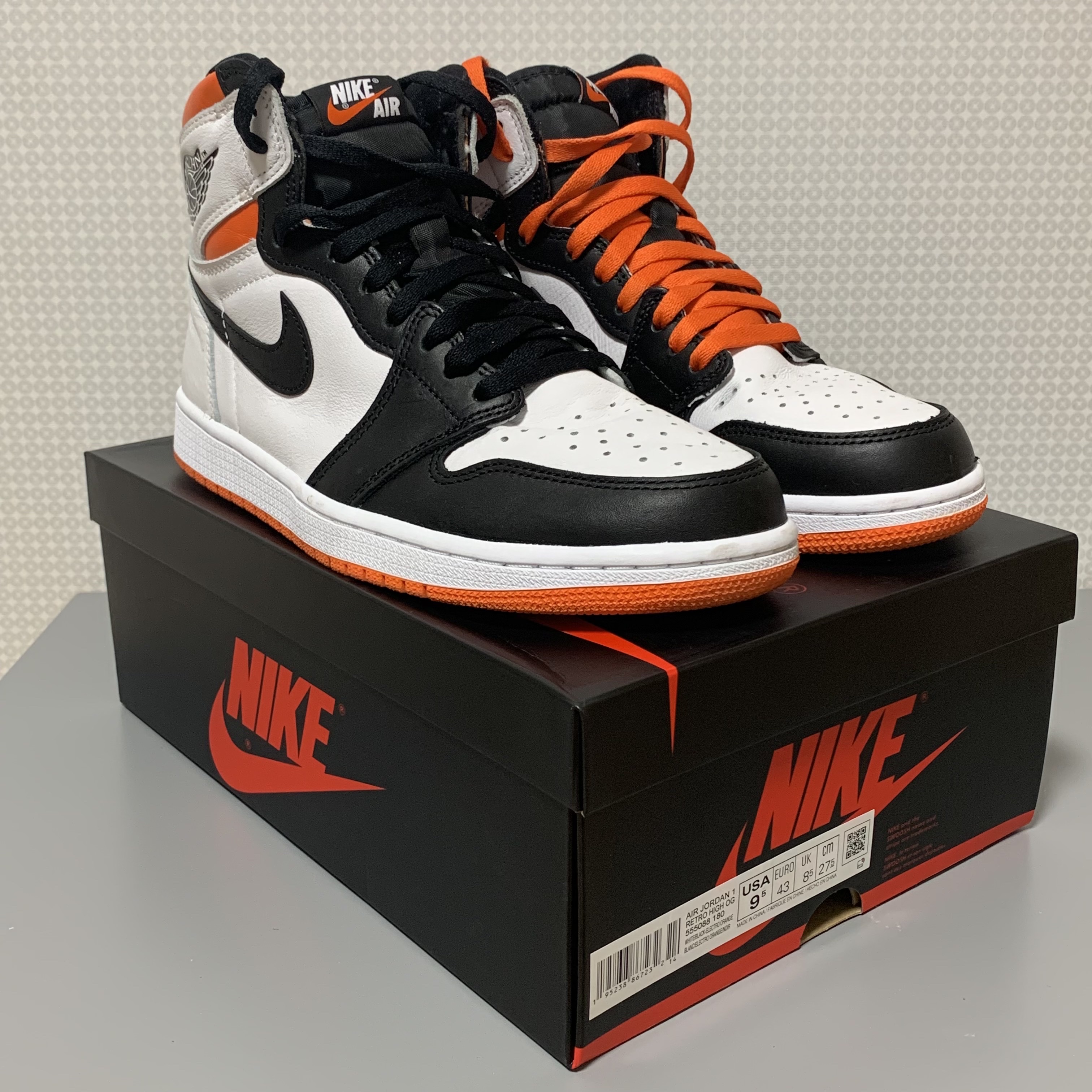 Jordan 1 Retro High OG Electro Orange 착용 스타일