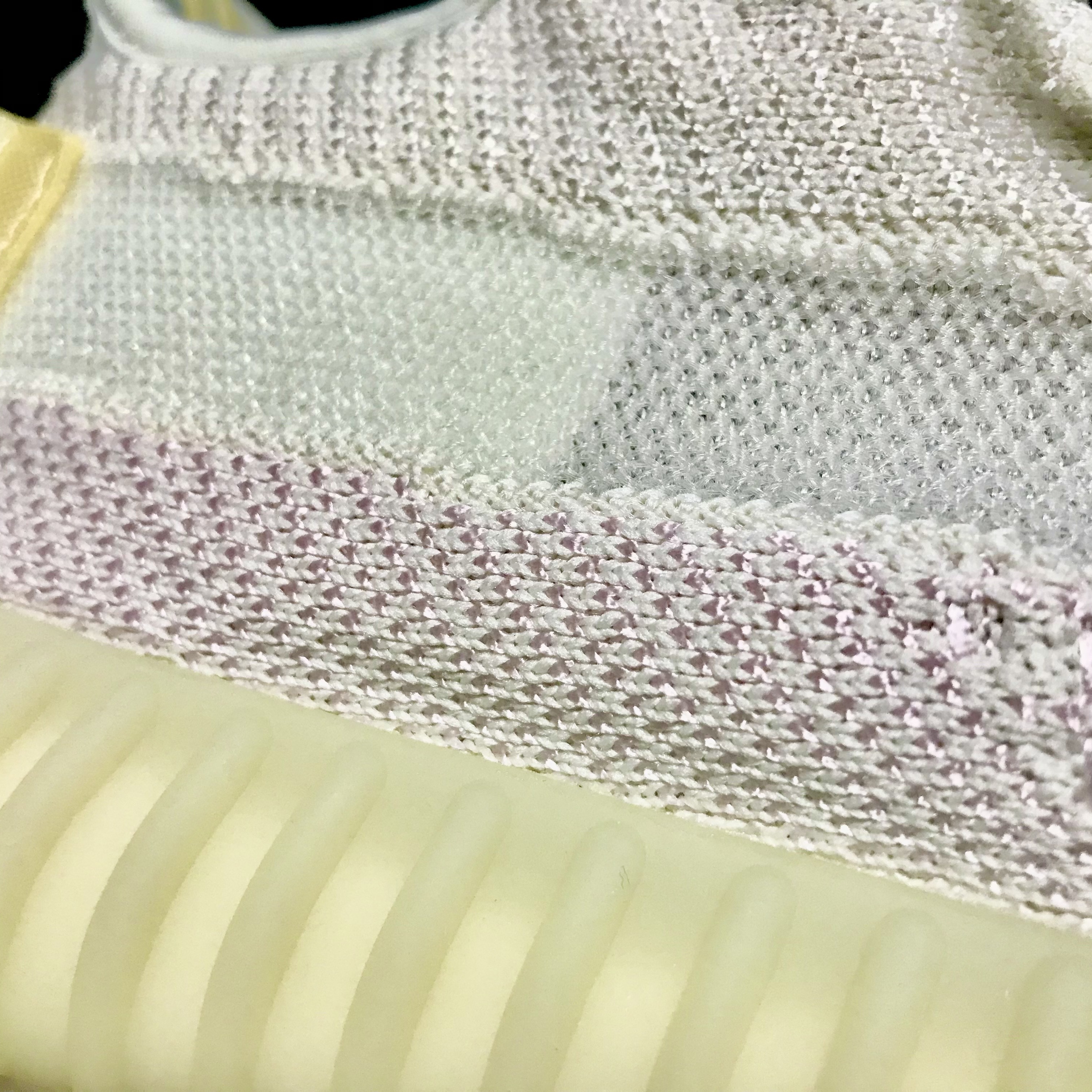 Adidas Yeezy Boost 350 V2 Light 착용 스타일 - 3