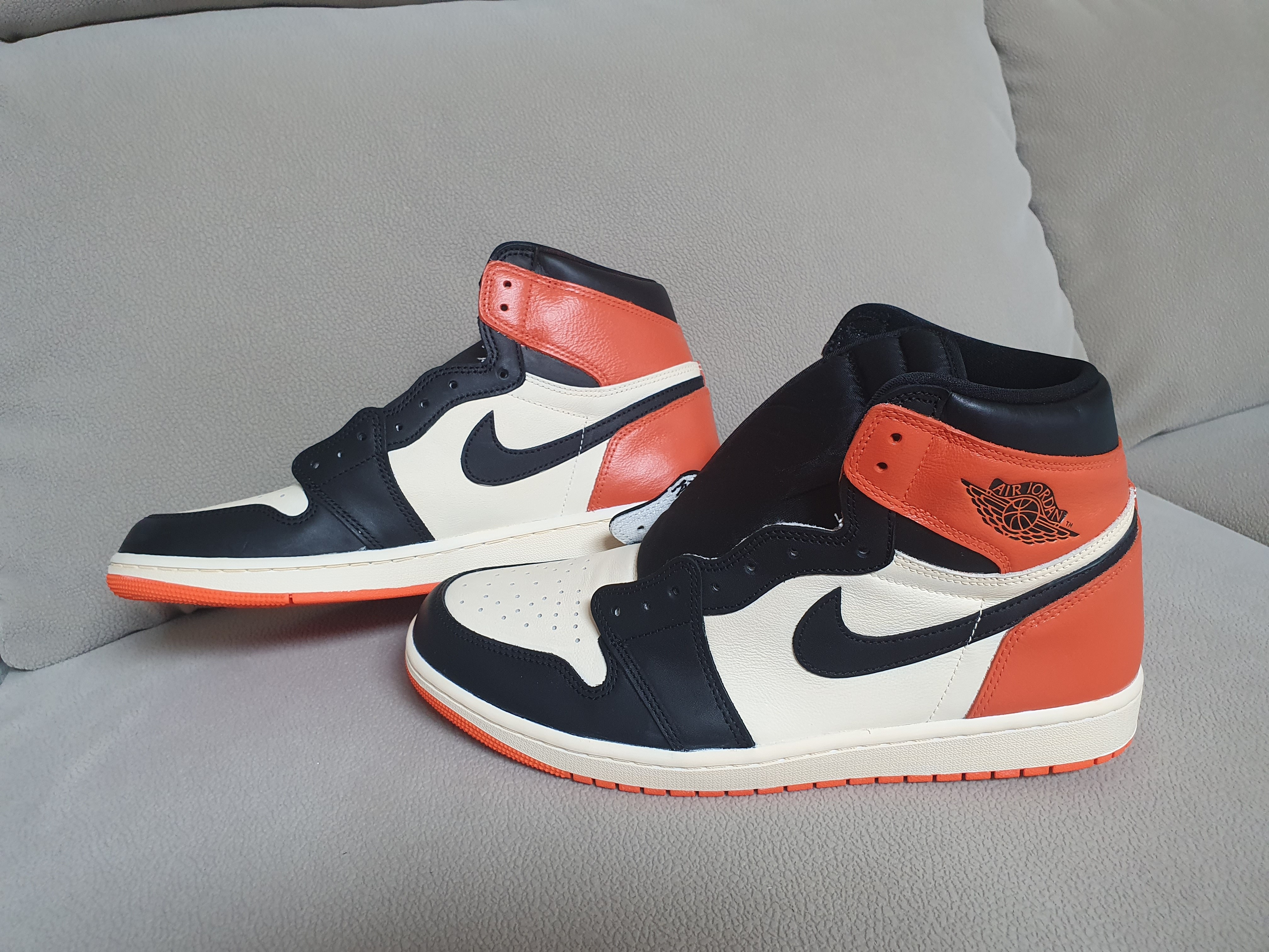 Jordan 1 Retro High OG Electro Orange 착용 스타일 - 3