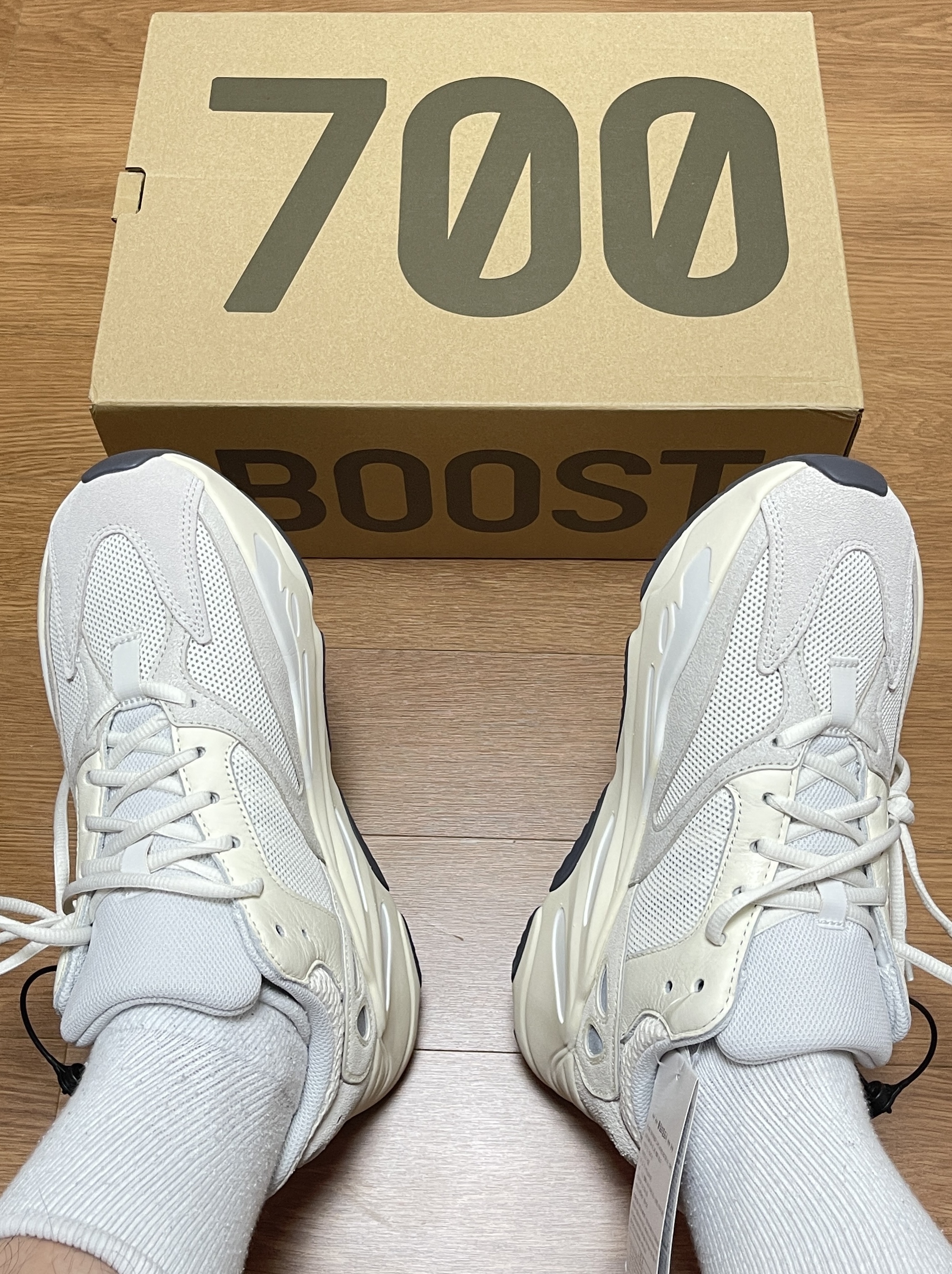 Adidas Yeezy Boost 700 Analog 2019 착용 스타일