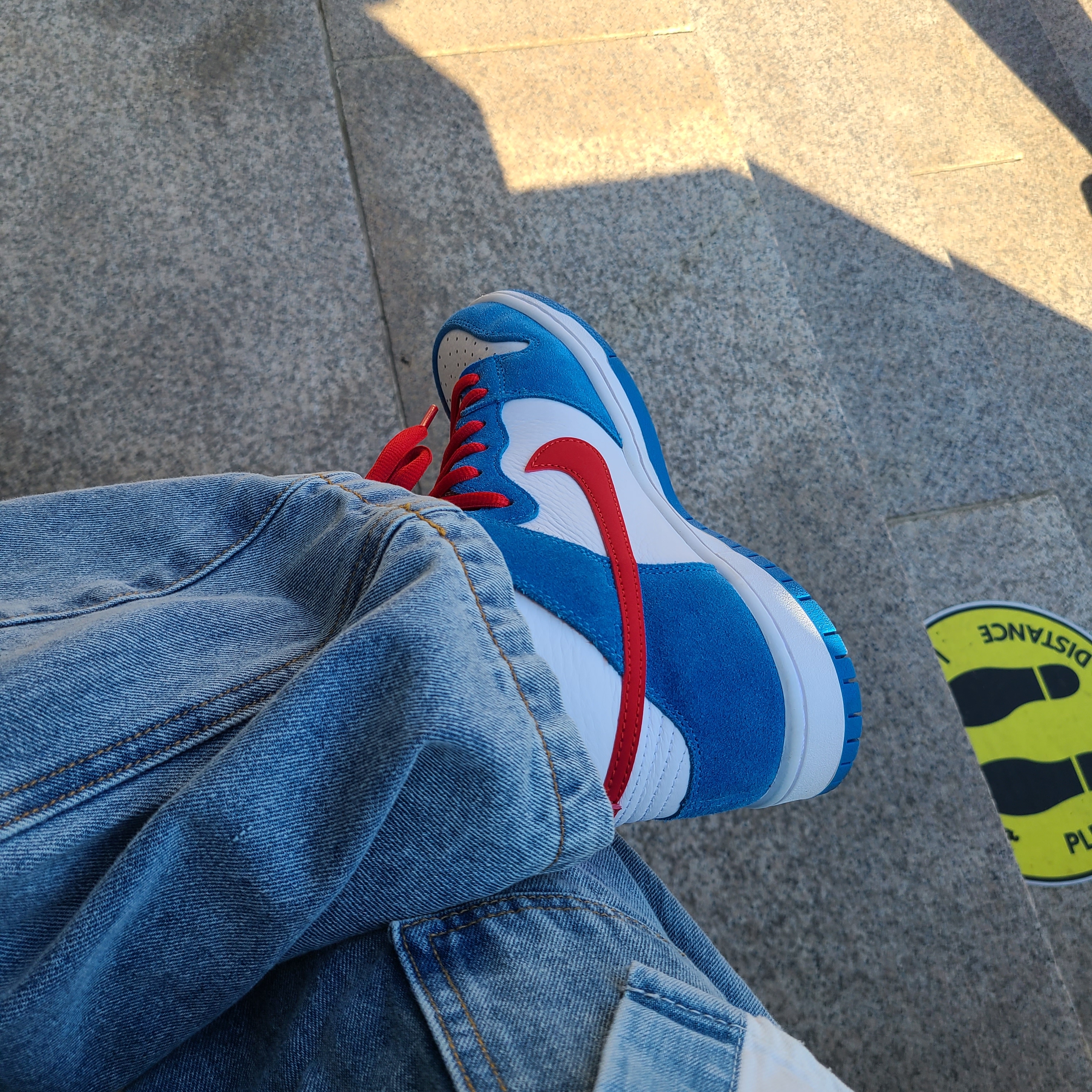 Nike SB Dunk High Pro Doraemon 착용 스타일