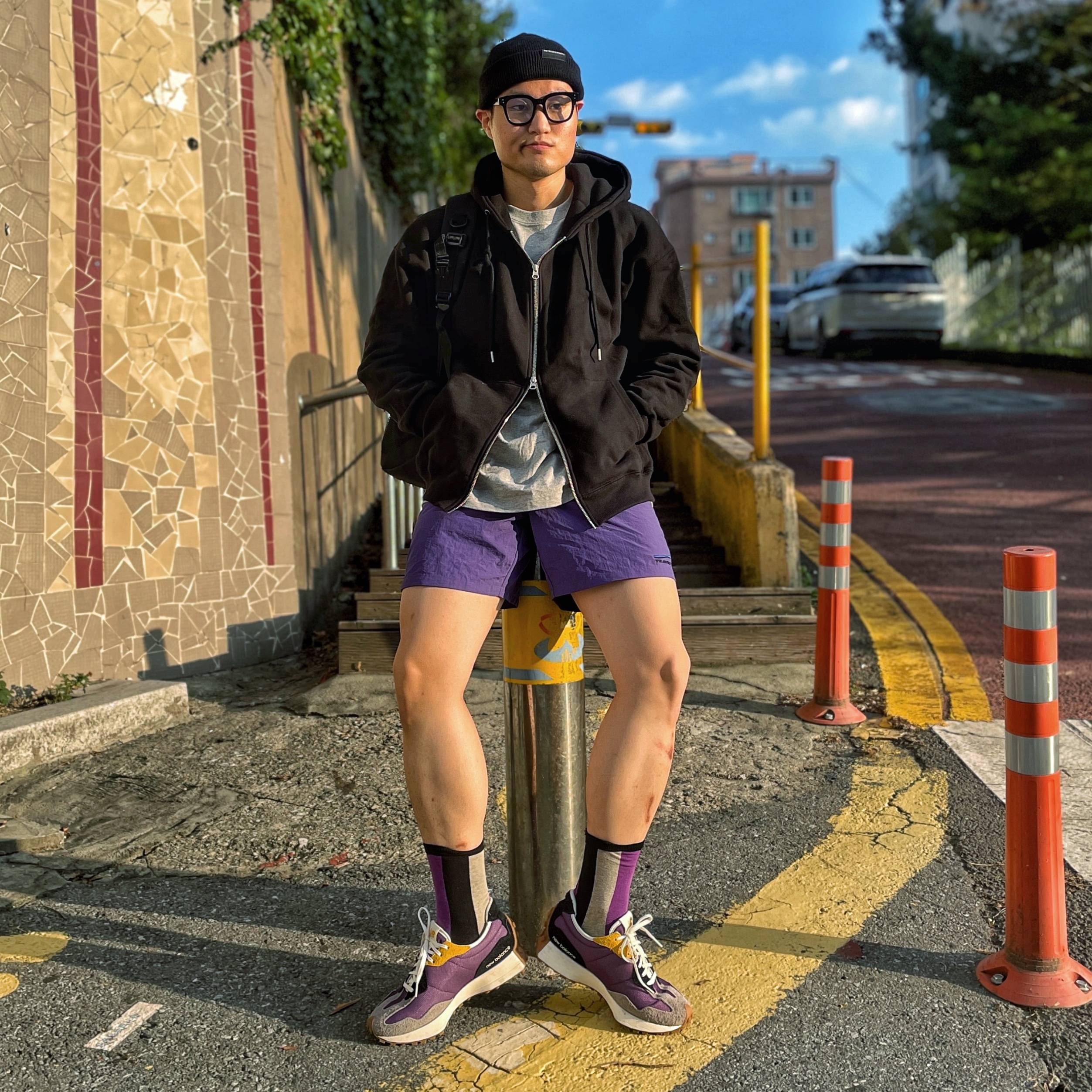 (W) New Balance 327 Purple Black 착용 스타일 - 1