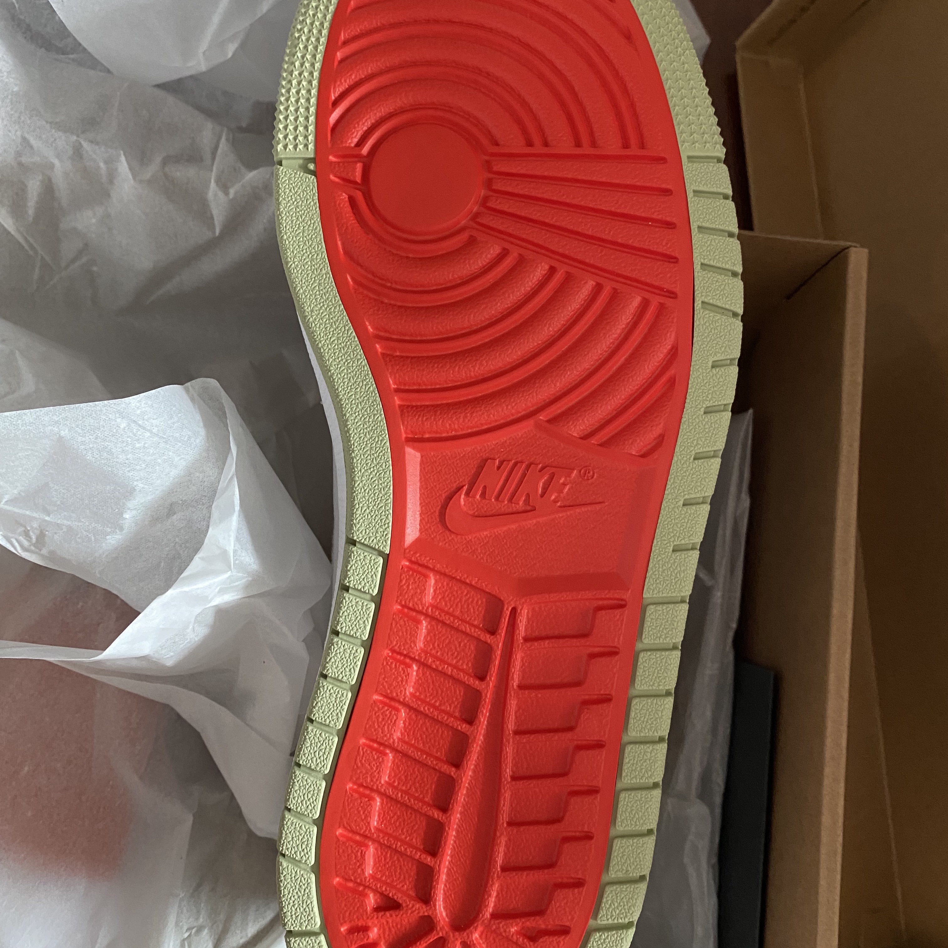 (W) Jordan 1 Zoom Air CMFT Olive Aura 착용 스타일 - 2