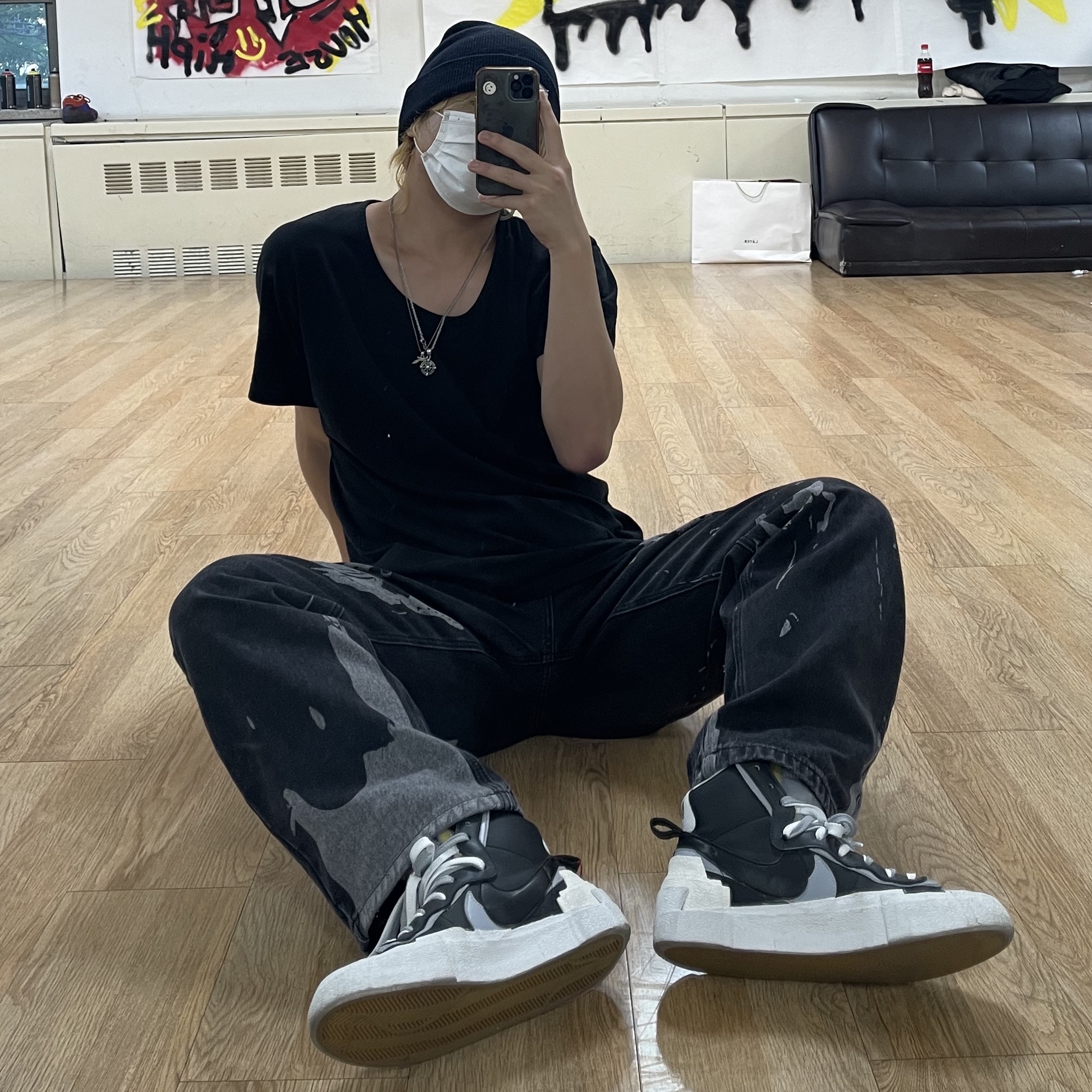 Nike x Sacai Blazer Mid Black Grey 착용 스타일
