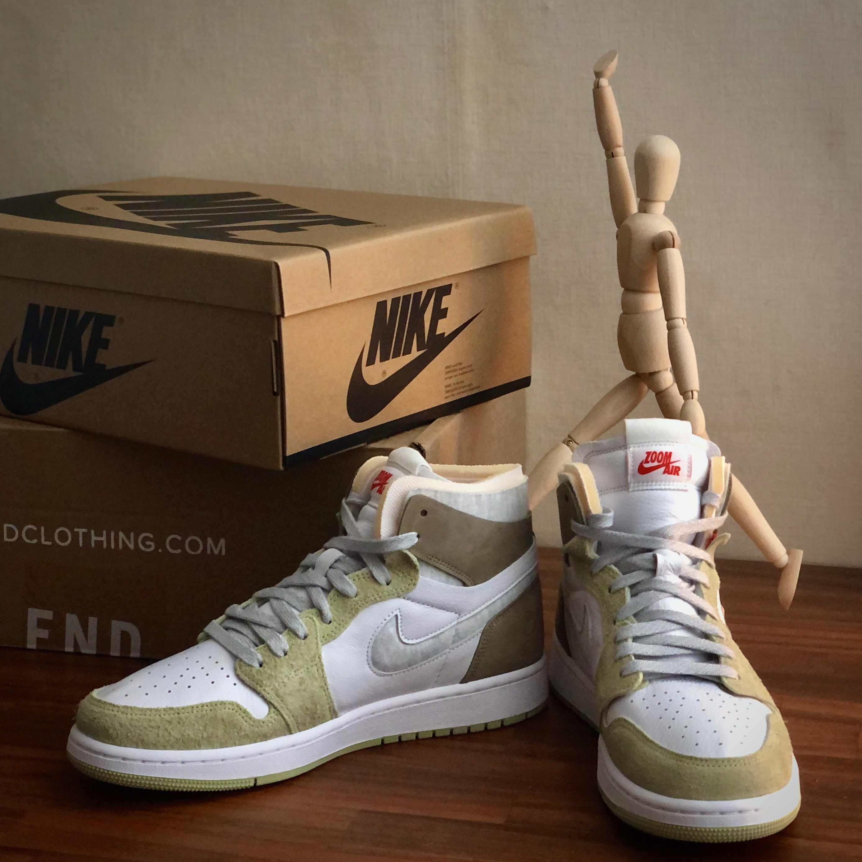 (W) Jordan 1 Zoom Air CMFT Olive Aura 착용 스타일 - 1