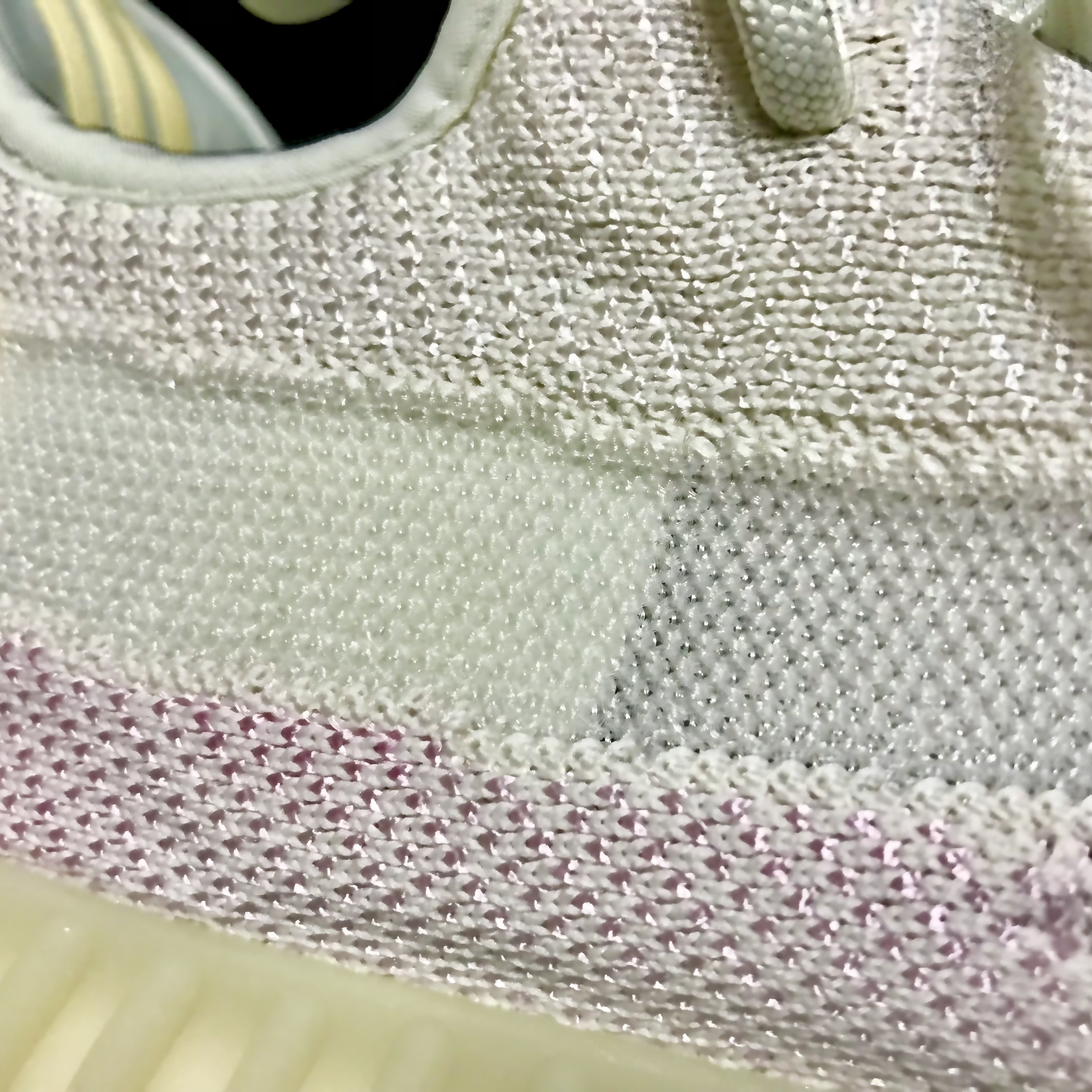 Adidas Yeezy Boost 350 V2 Light 착용 스타일 - 2