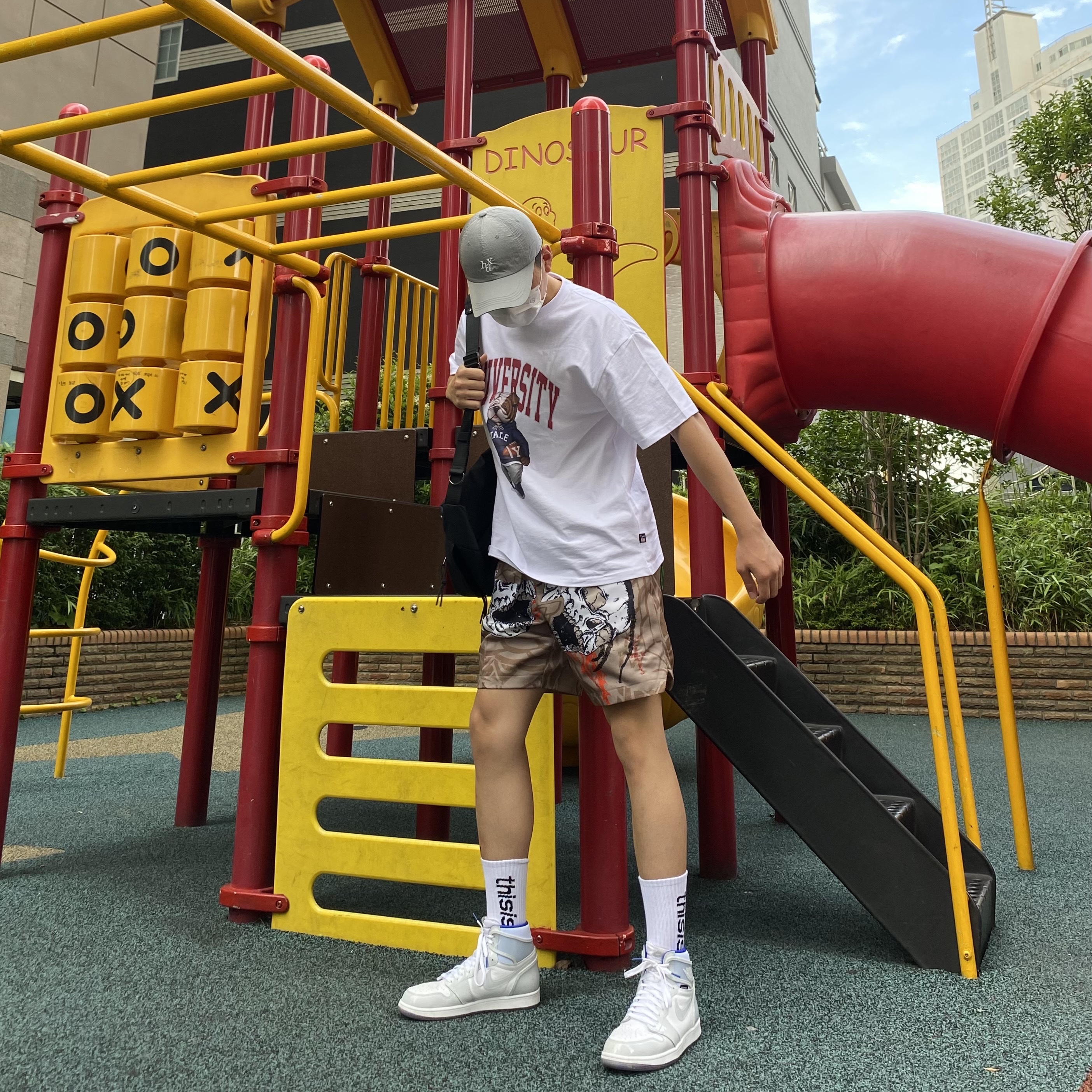 Jordan 1 Retro High Zoom White Racer Blue, Jordan x Travis Scott Pool Shorts - Asia 착용 스타일 - 2