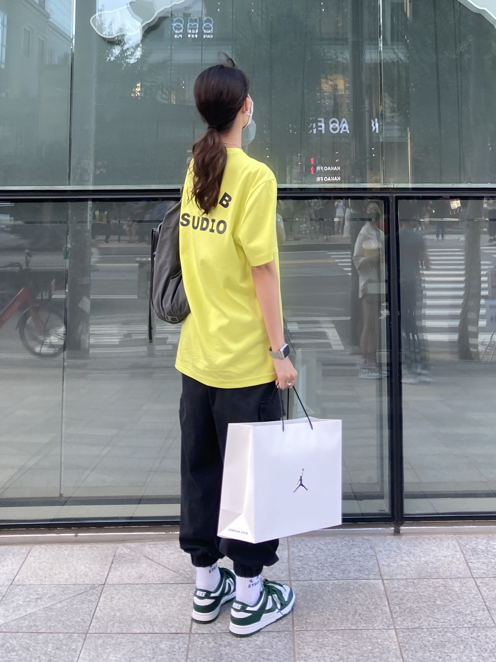IAB Studio x Asics T-Shirt Lime, IAB Studio Socks Pack White Purple Cyan 착용 스타일 - 1