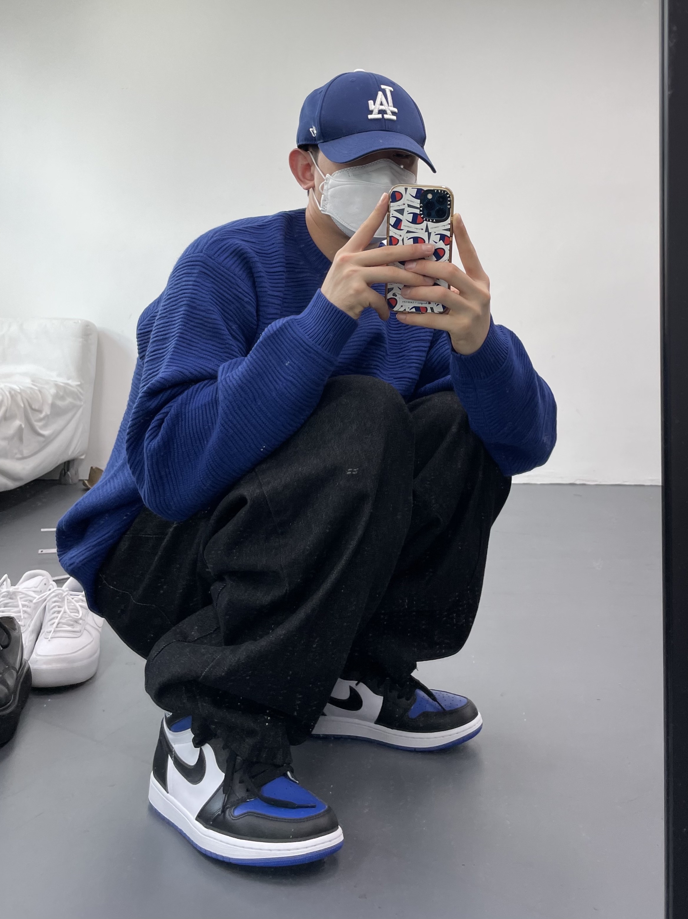 Jordan 1 Retro High OG Royal Toe 착용 스타일 - 1