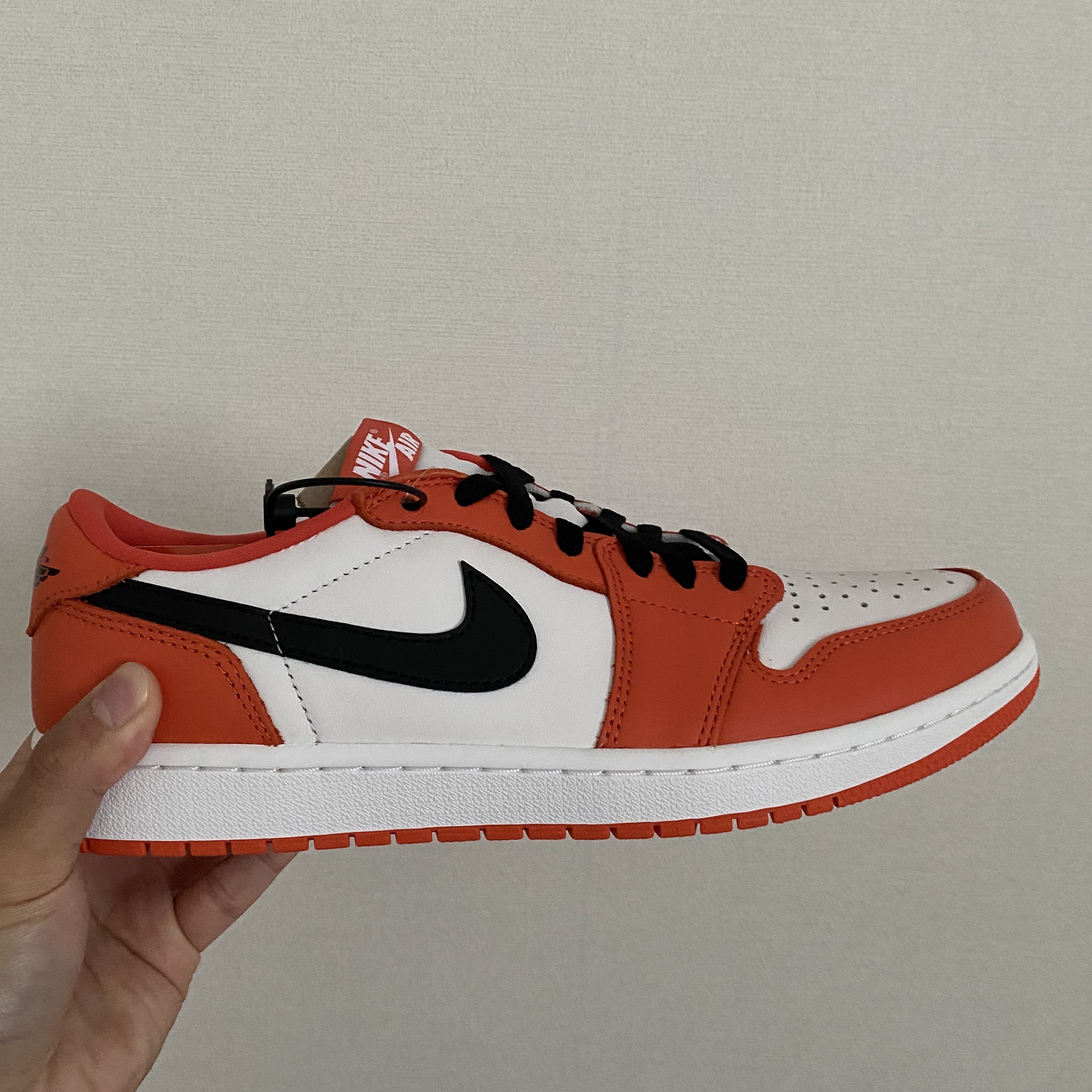 Jordan 1 Low OG Starfish 착용 스타일 - 1