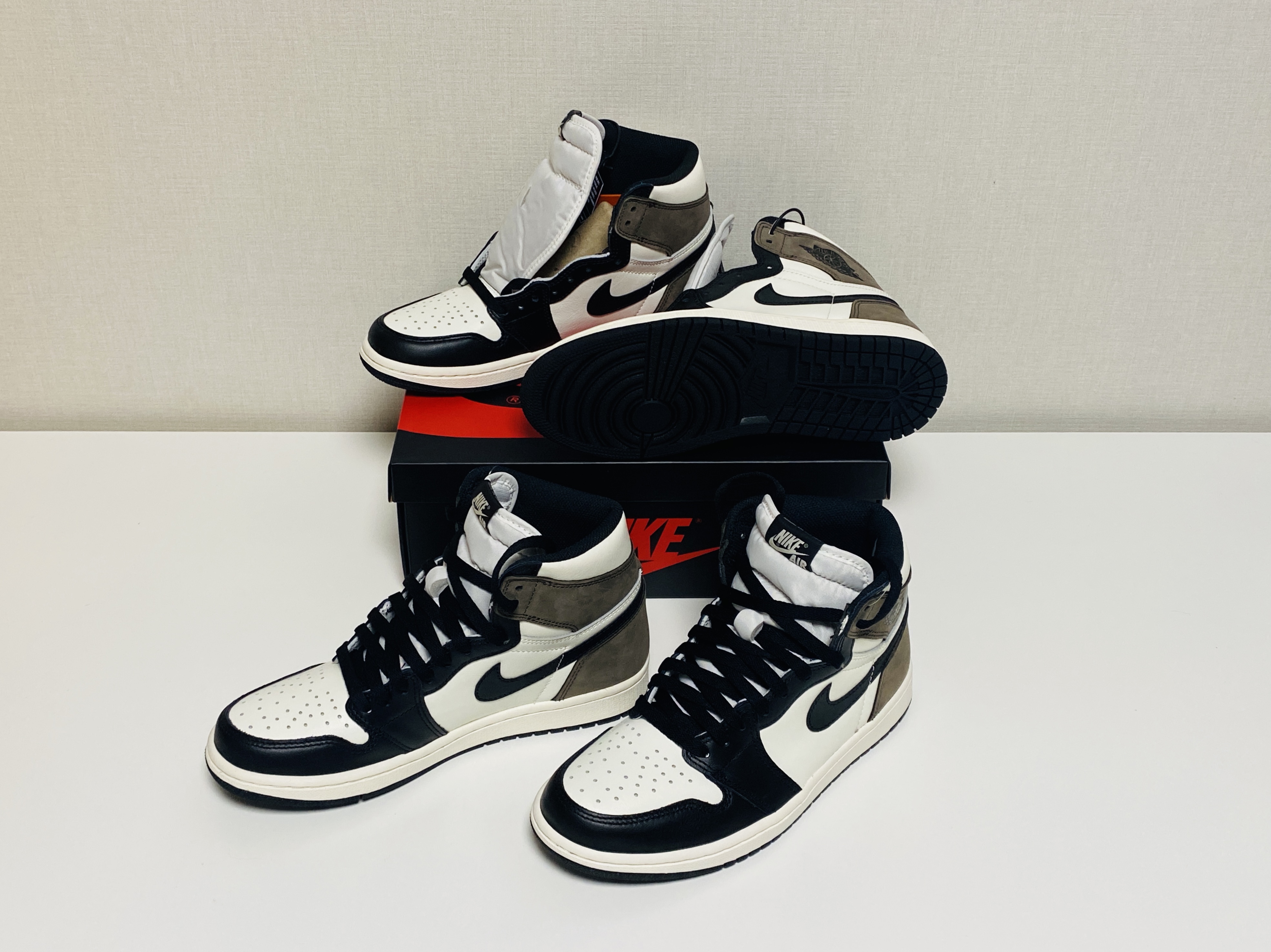 Jordan 1 Retro High OG Black Mocha 착용 스타일 - 2