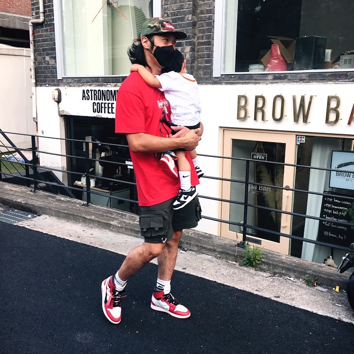 Jordan 1 x Off-White Retro High Chicago The Ten, Supreme Bandana Box Logo T-Shirt Red - 19FW 착용 스타일 - 1
