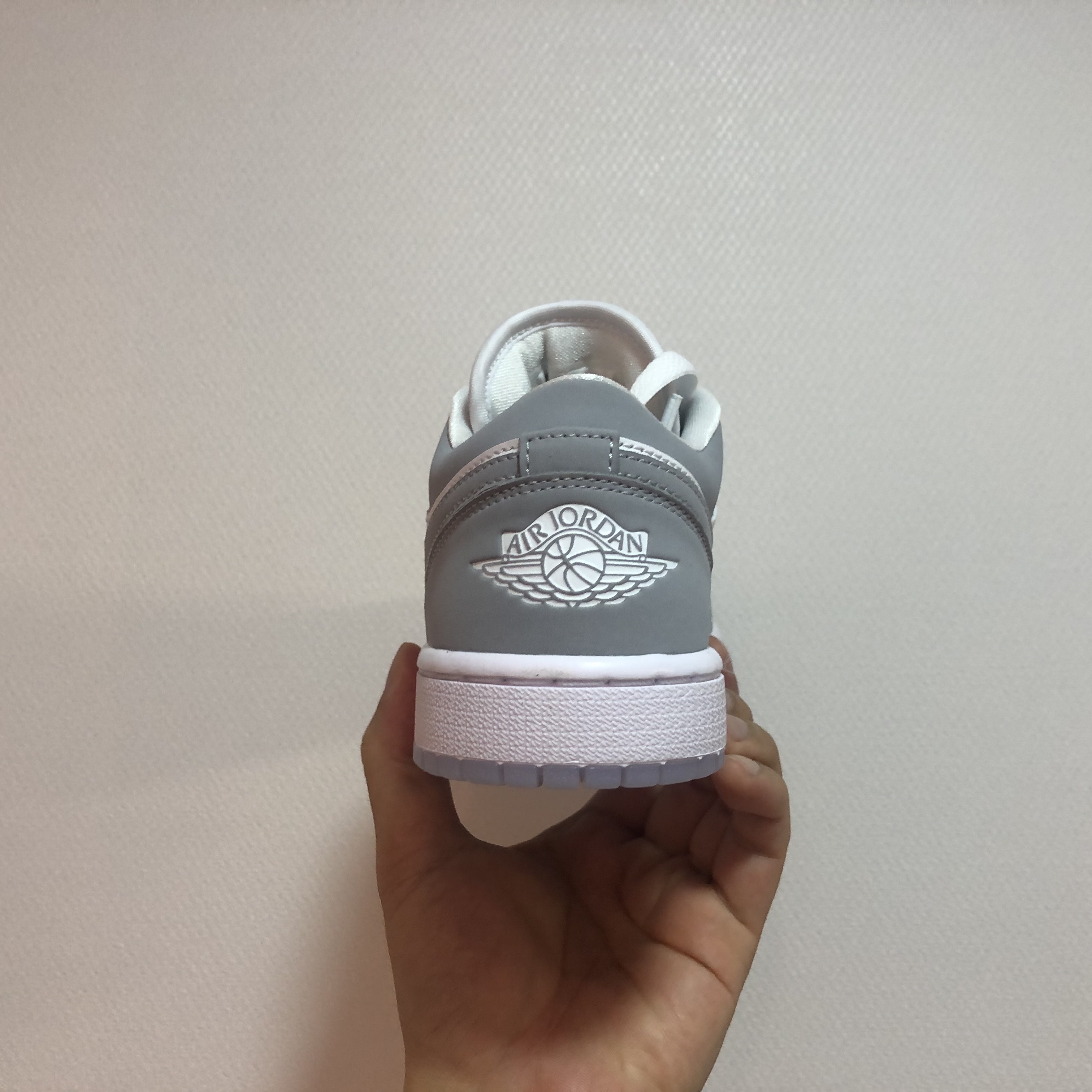 (W) Jordan 1 Low White Wolf Grey 착용 스타일 - 2