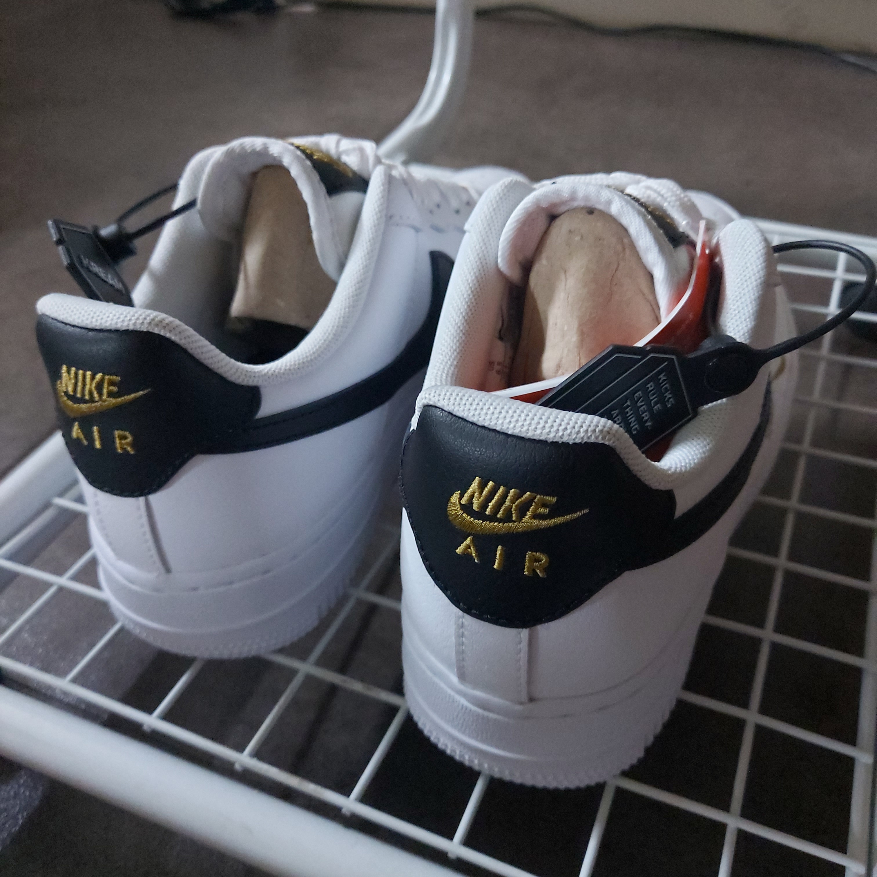 (W) Nike Air Force 1 '07 Essential White Black 착용 스타일 - 4