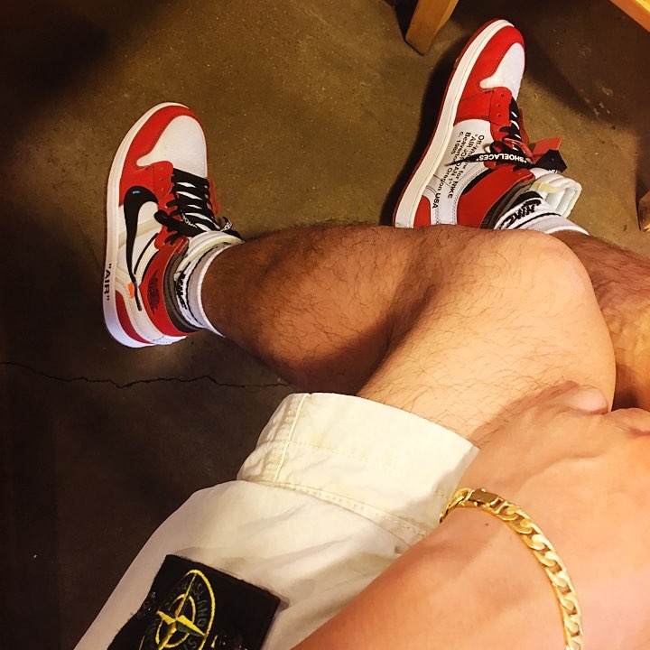 Jordan 1 x Off-White Retro High Chicago The Ten, Supreme x Emilio Pucci Box Logo T-Shirt White Black - 21SS 착용 스타일 - 3