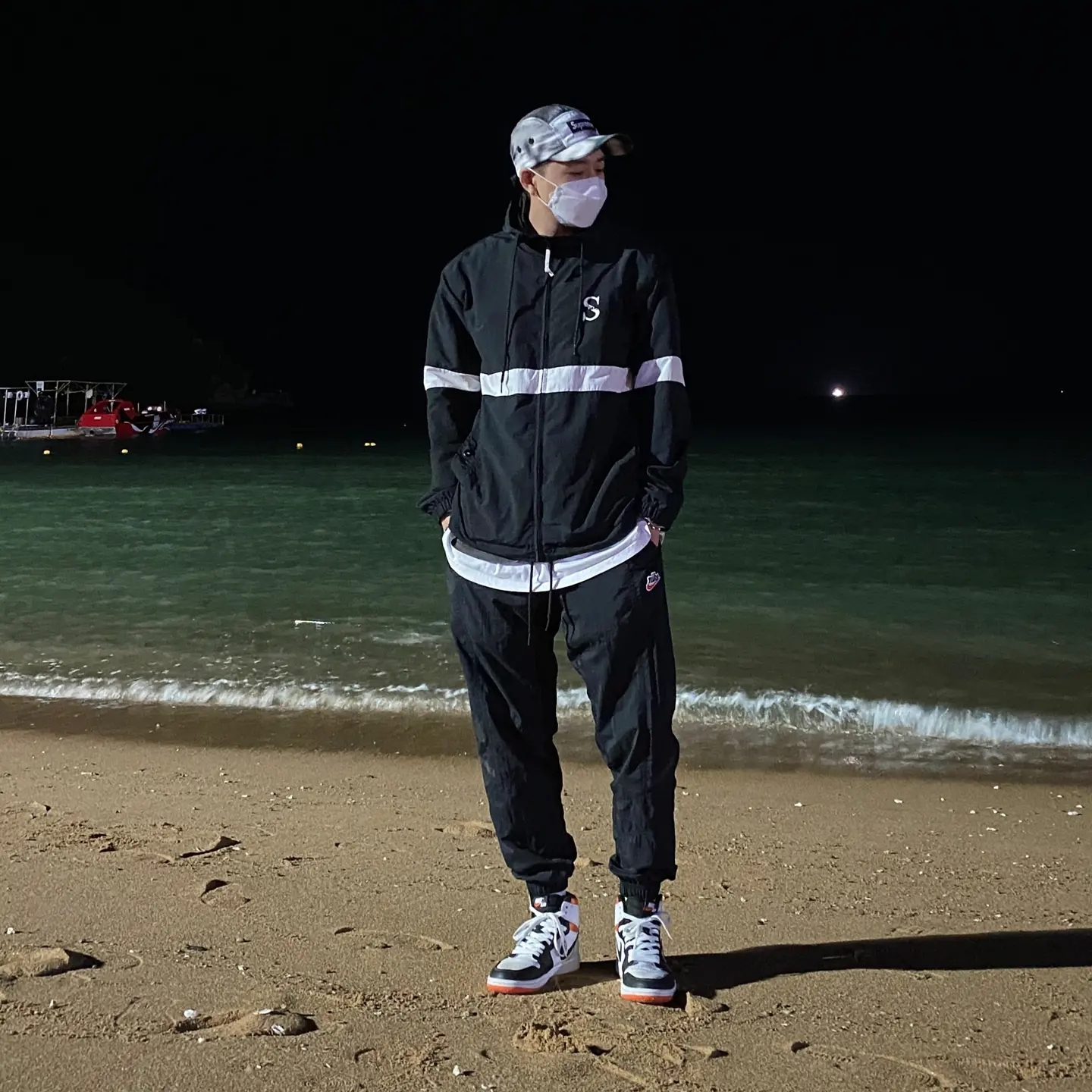 Supreme Washed Satin Camo Camp Cap Snow Camo - 21SS, Jordan 1 Retro High OG Electro Orange 착용 스타일