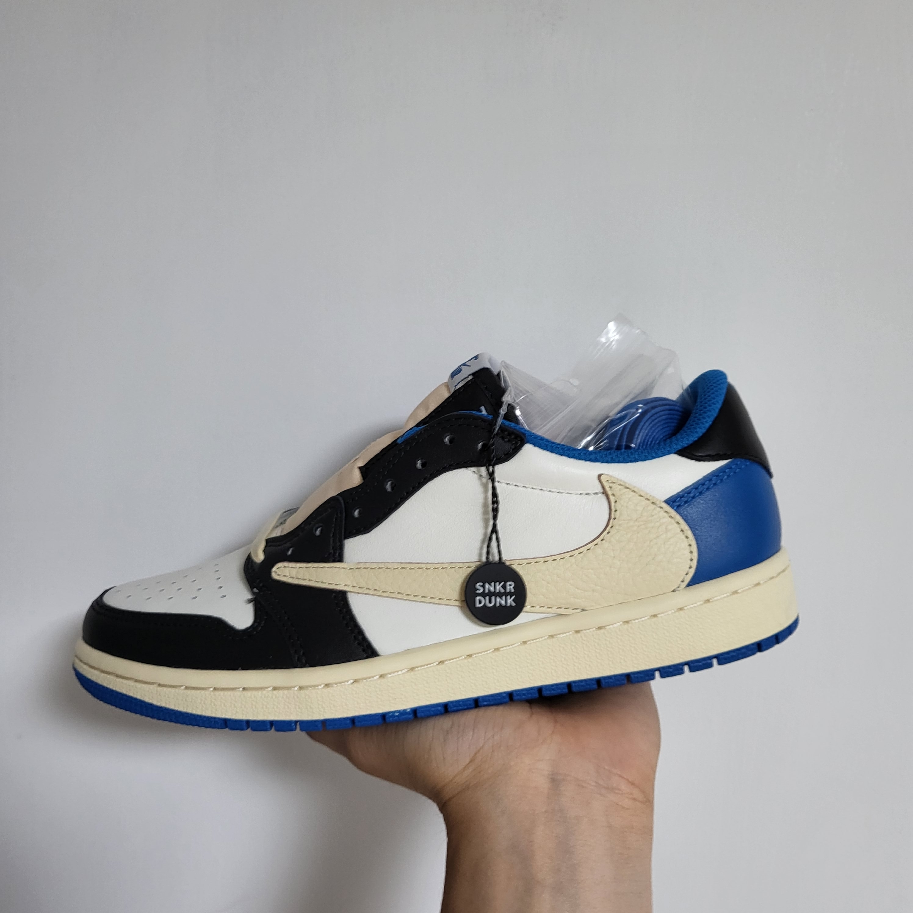 Jordan 1 x Travis Scott x Fragment Retro Low OG SP Military Blue 착용 스타일
