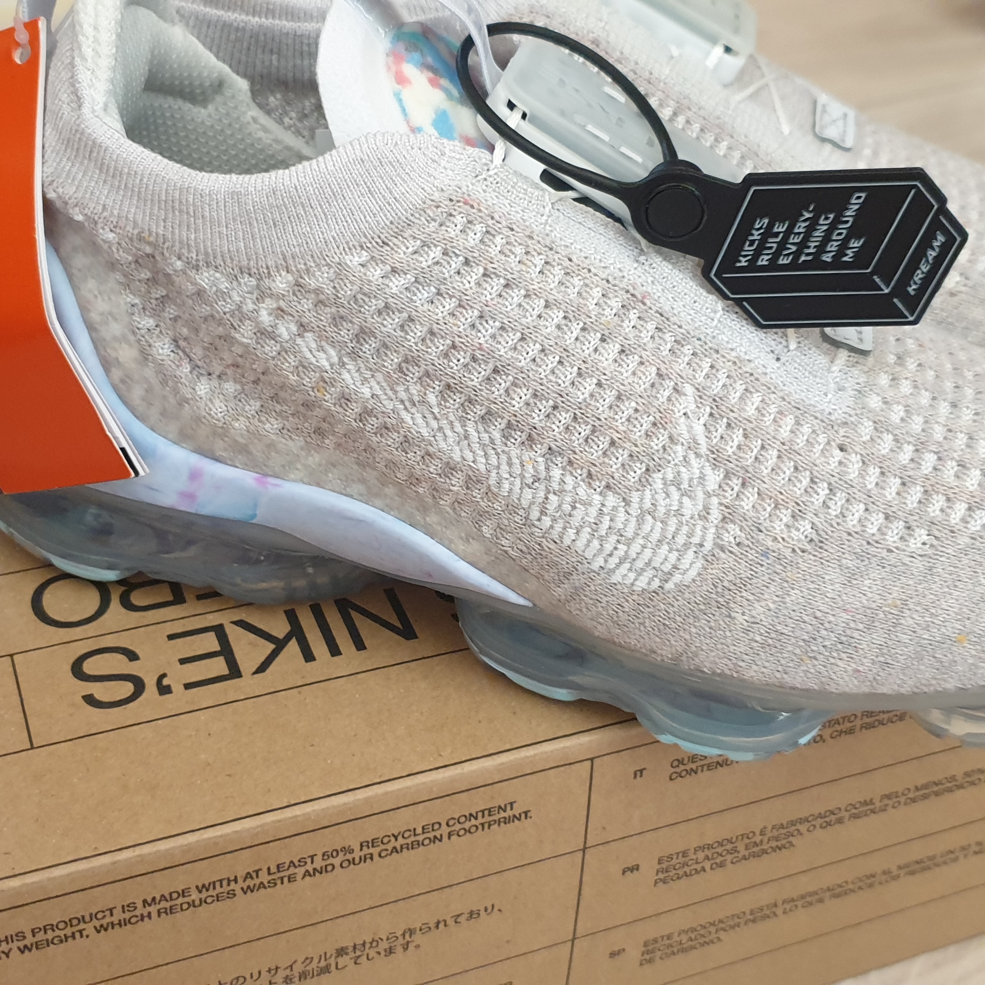 (W) Nike Air VaporMax 2020 Flyknit Summit White 착용 스타일 - 3