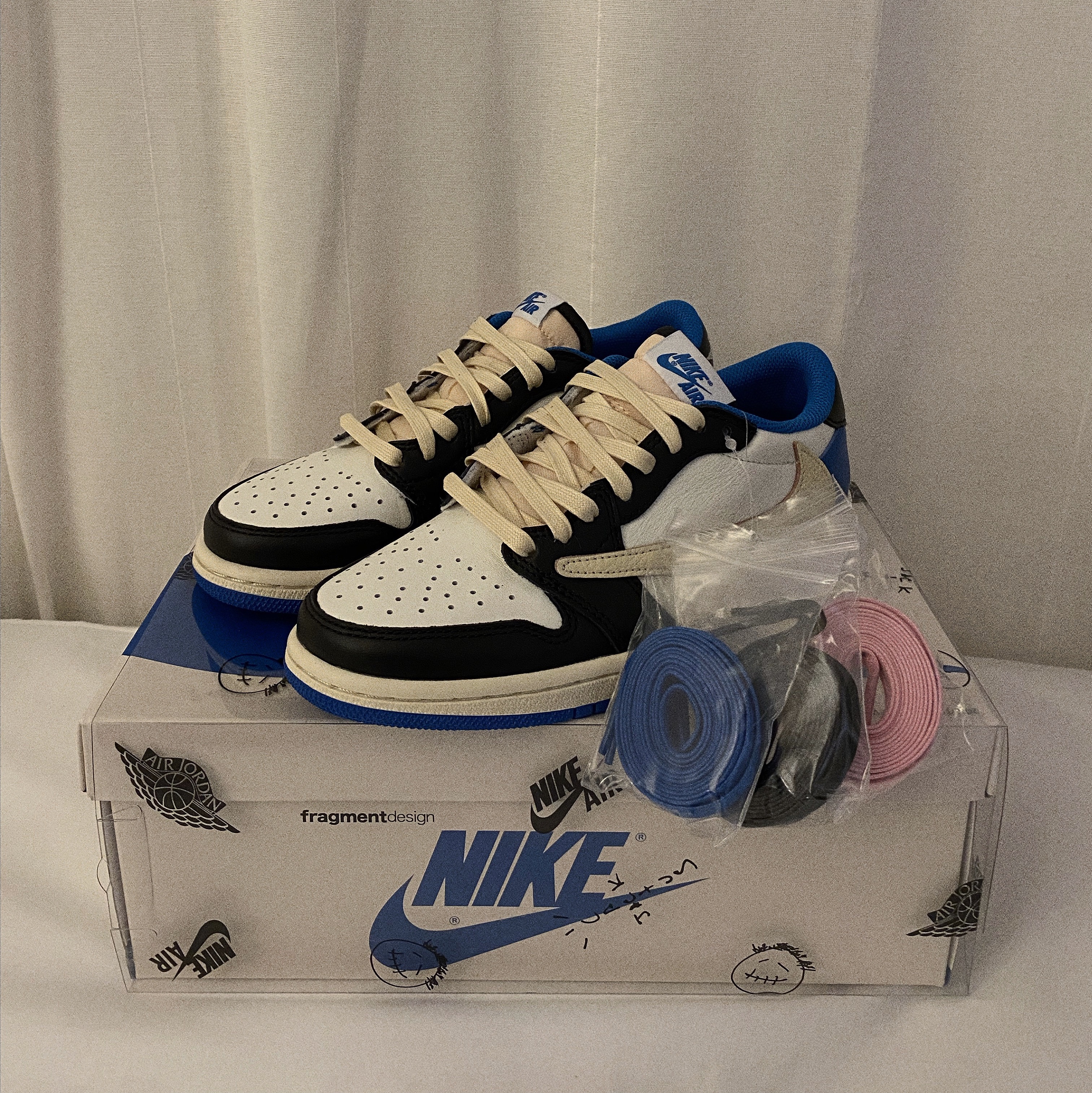 Jordan 1 x Travis Scott x Fragment Retro Low OG SP Military Blue 착용 스타일 - 1