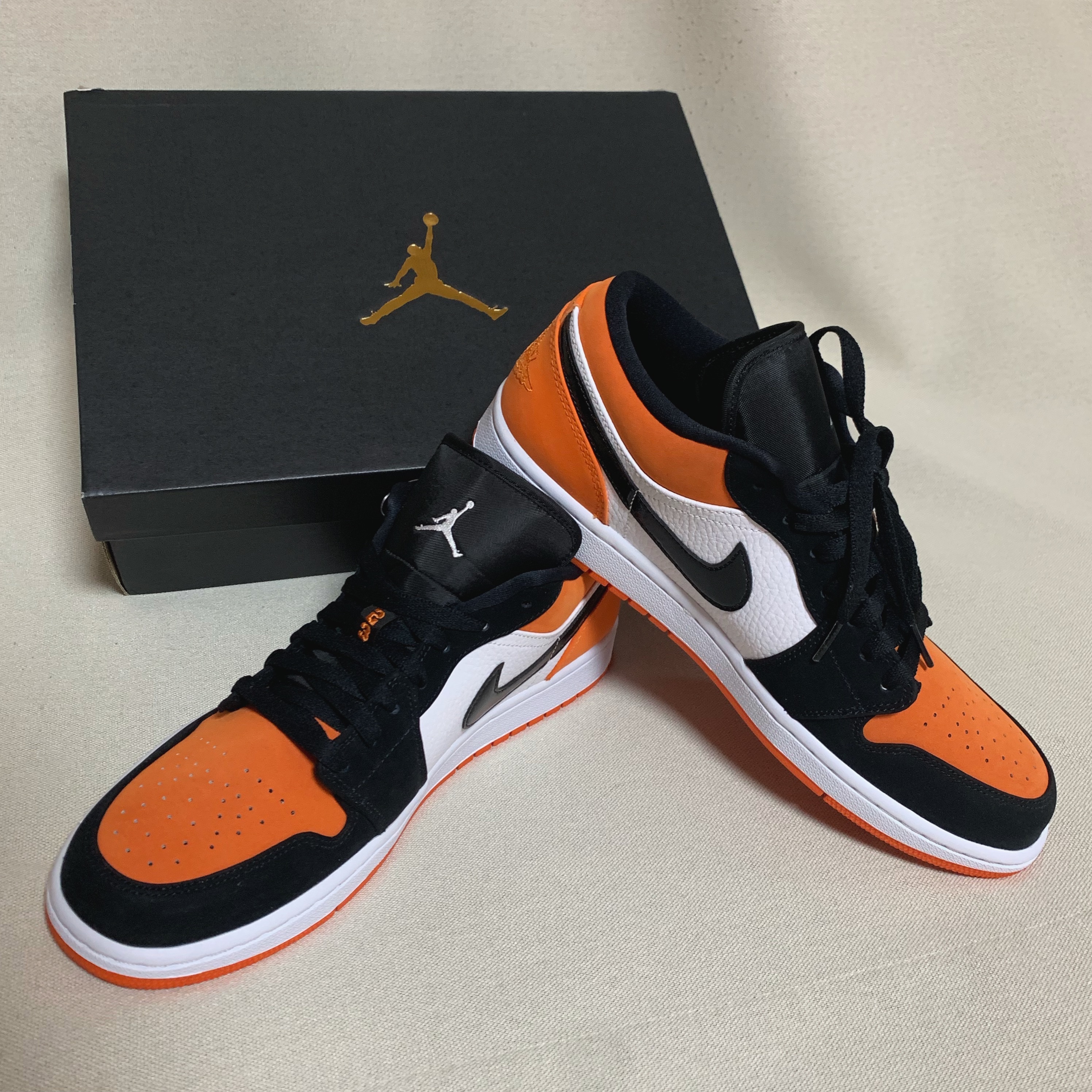 Jordan 1 Low Shattered Backboard 착용 스타일
