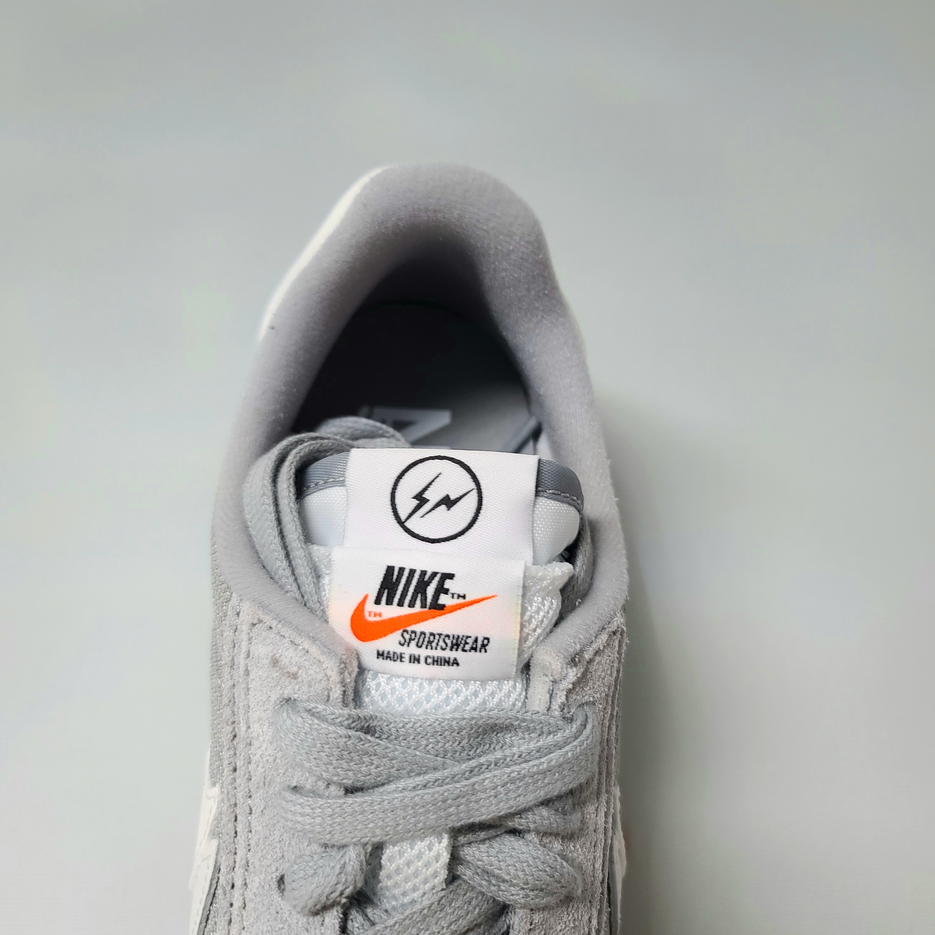 Nike x Sacai x Fragment LDWaffle Light Smoke Grey 착용 스타일 - 5