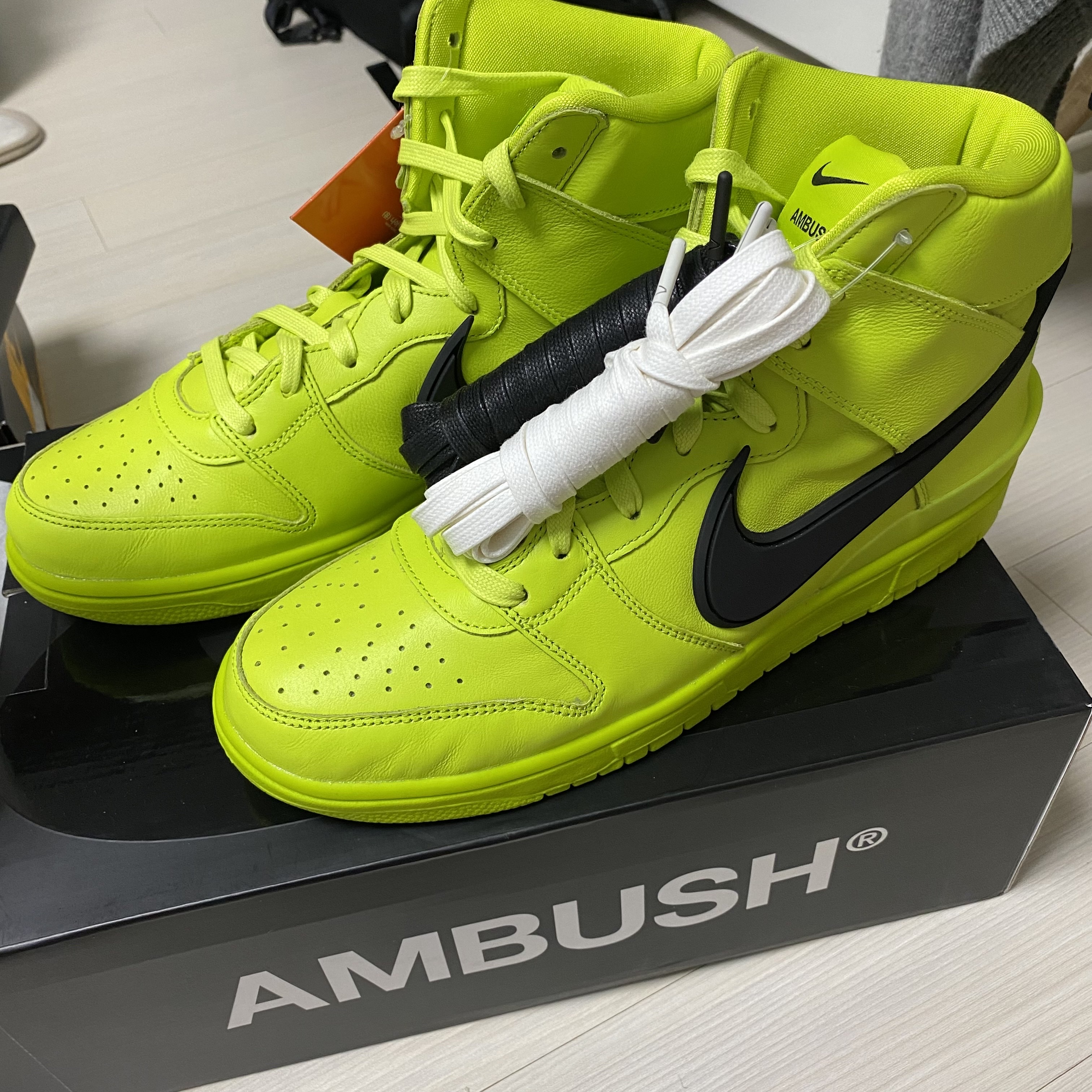 Nike x Ambush Dunk High Flash Lime 착용 스타일 - 1
