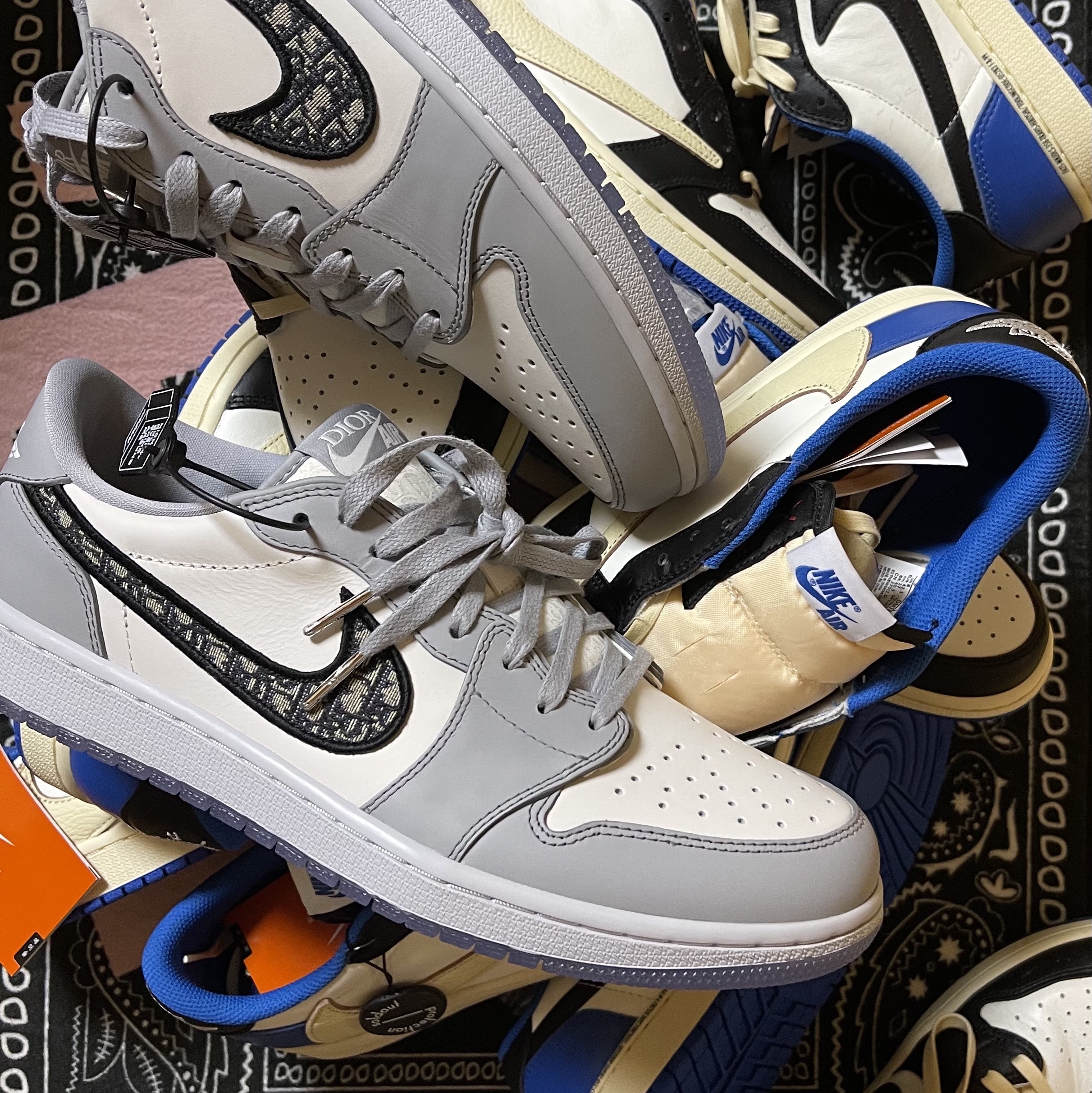 Jordan 1 x Dior Low OG, Jordan 1 x Travis Scott x Fragment Retro Low OG SP Military Blue 착용 스타일