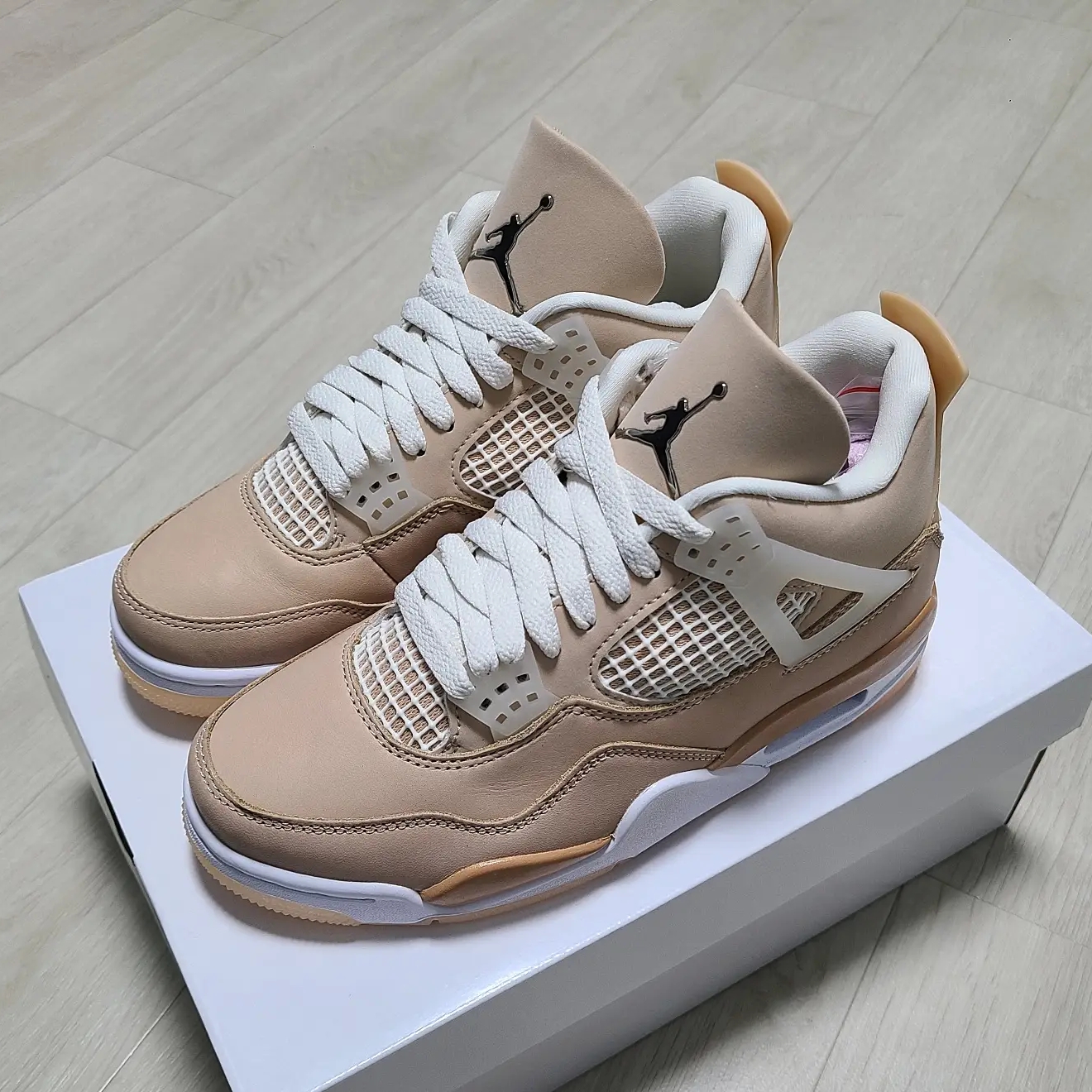 (W) Jordan 4 Retro Shimmer 착용 스타일 - 2