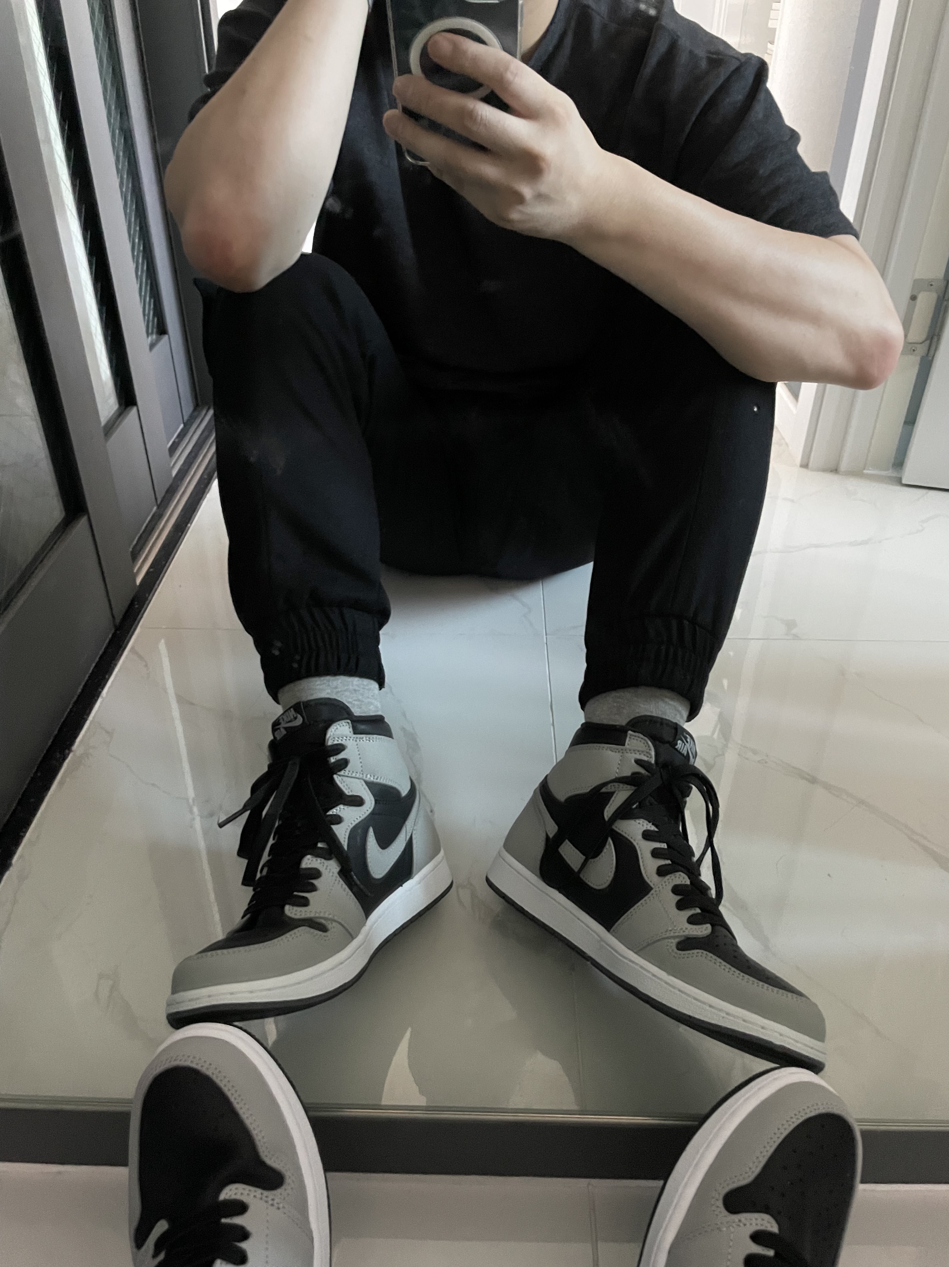 Jordan 1 Retro High OG Shadow 2.0, (GS) Jordan 1 Retro High OG Shadow 2.0 착용 스타일 - 4