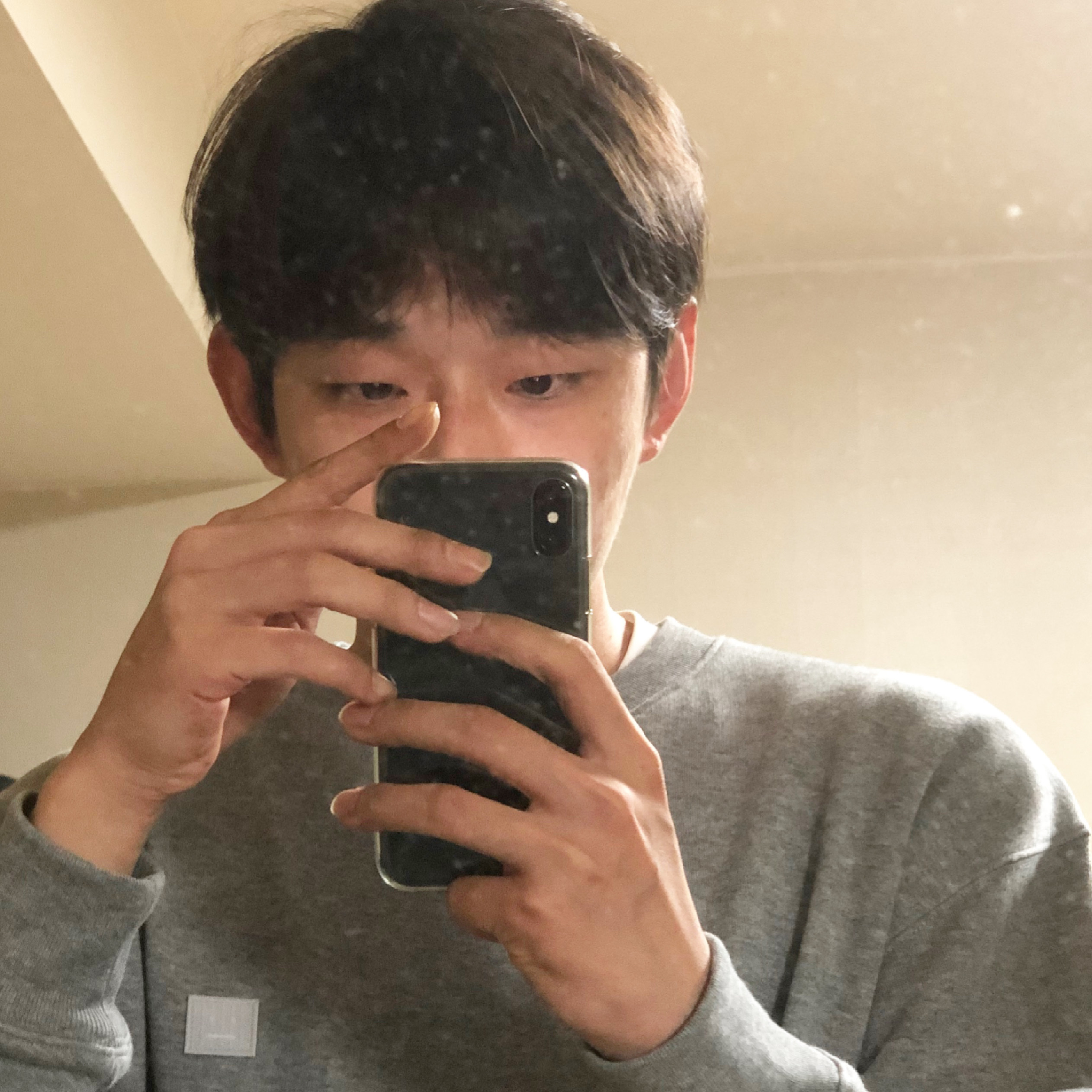 Acne Studios Forba Face Crewneck Sweatshirt Light Grey Melange 착용 스타일
