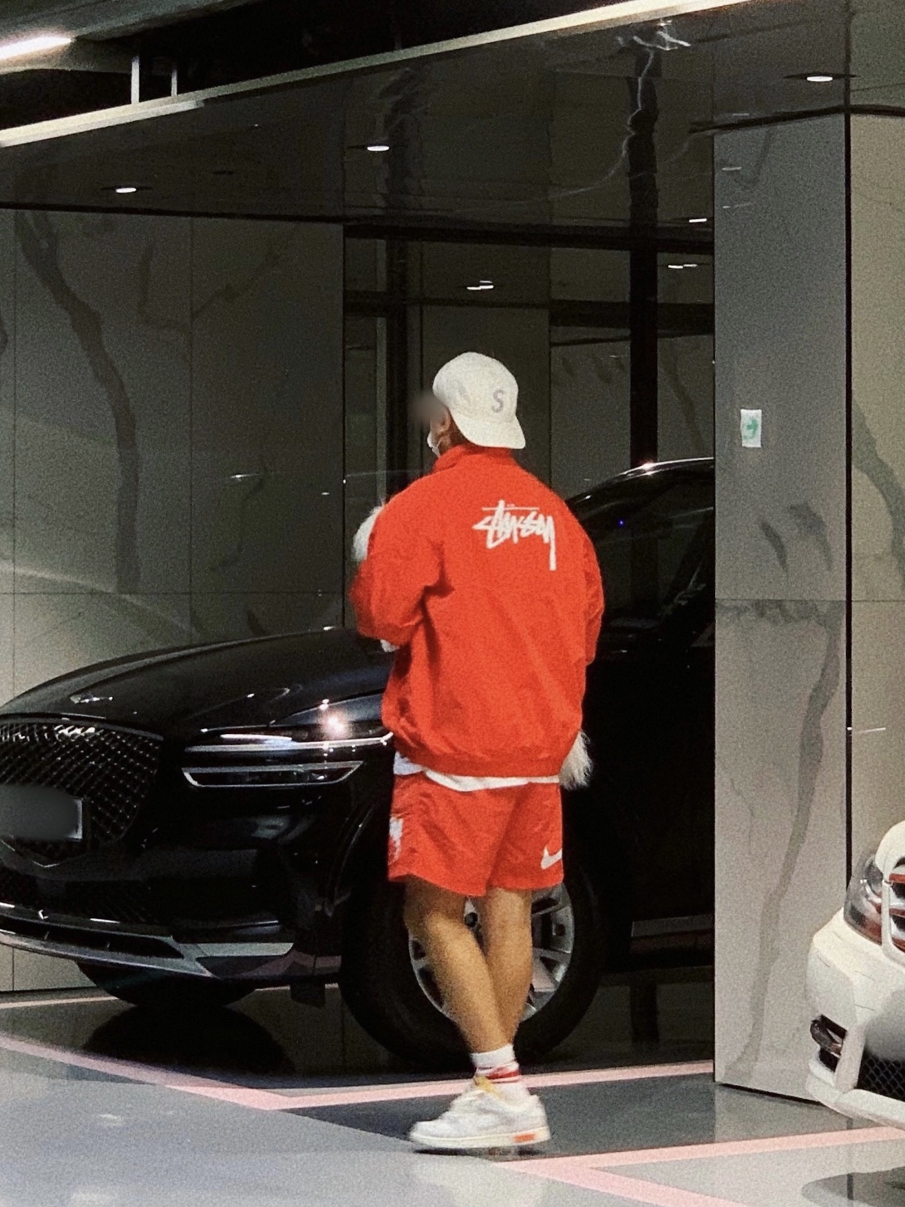 Nike x Stussy Windrunner Jacket Habanero Red, Nike x Off-White Dunk Low The 50 - Lot 46 착용 스타일 - 1
