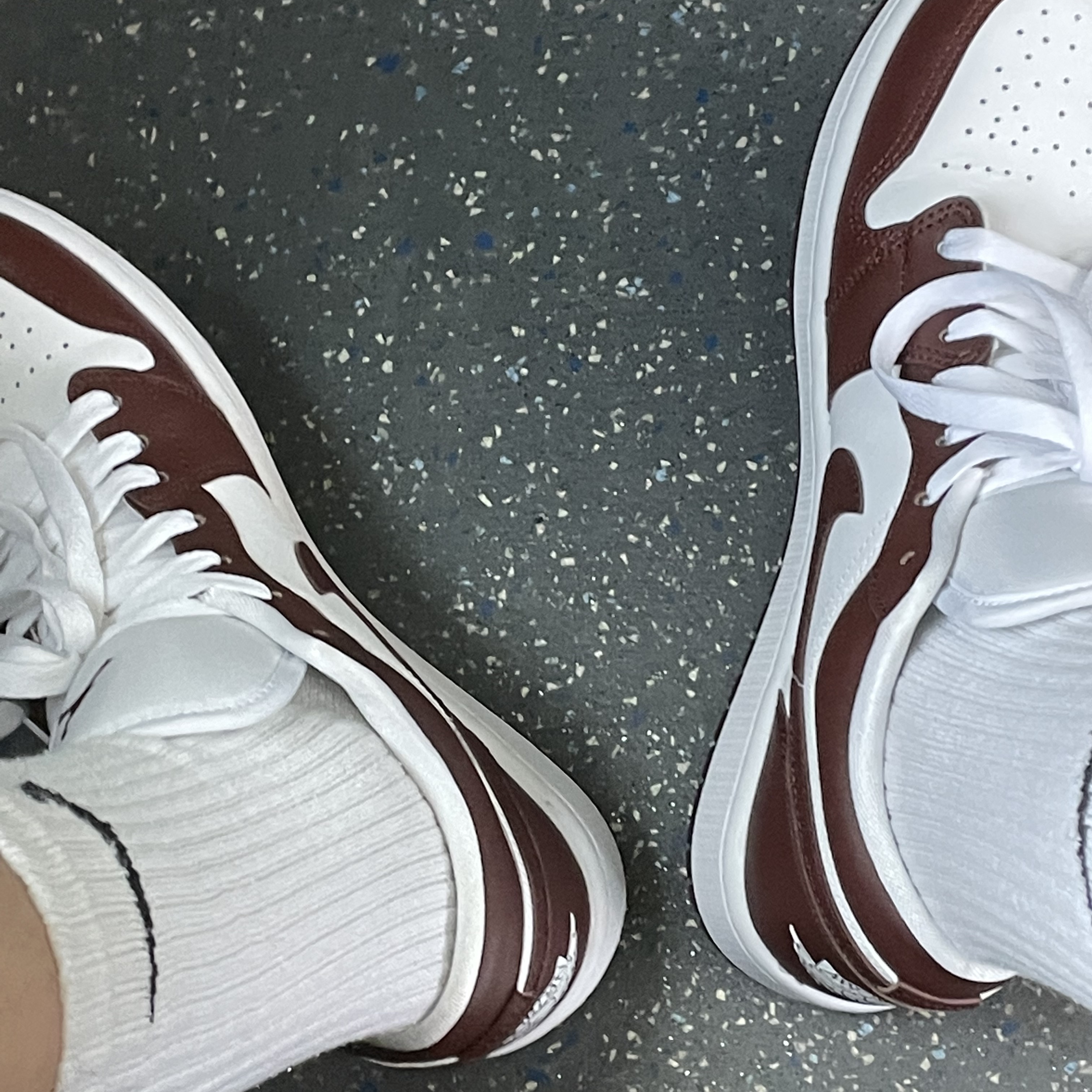 (W) Jordan 1 Low Bronze Eclipse 착용 스타일 - 2