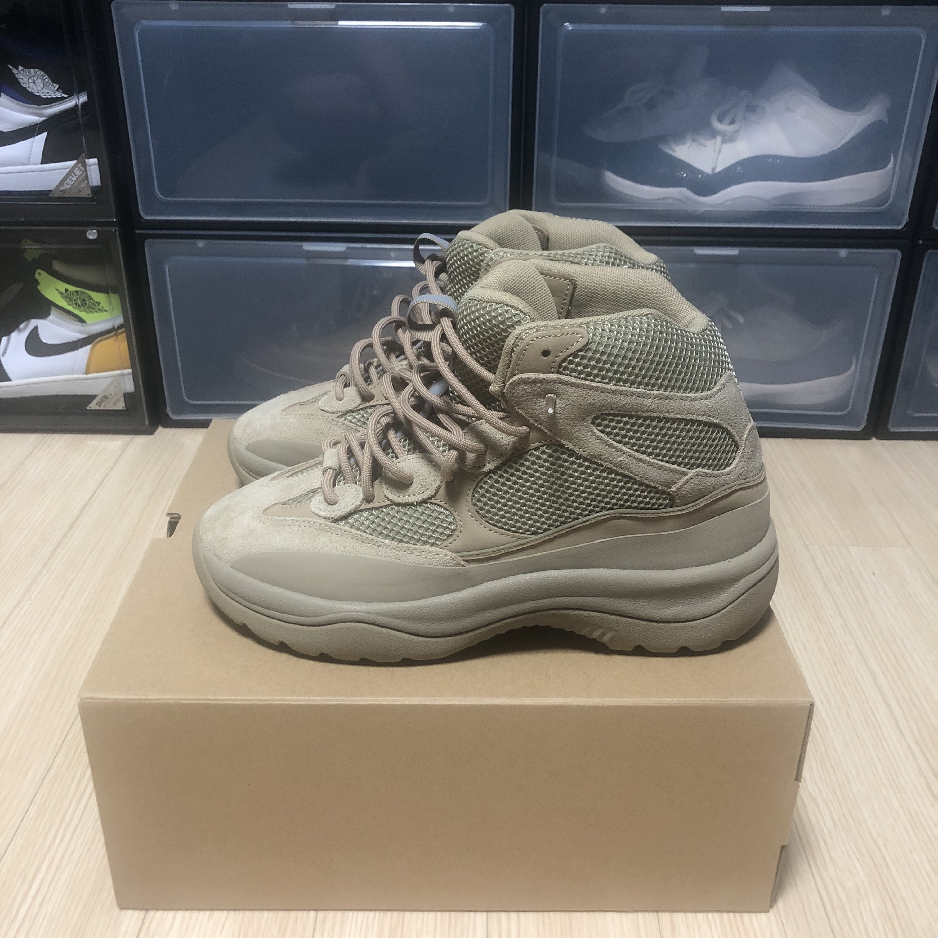 Adidas Yeezy Desert Boot Rock 착용 스타일 - 1
