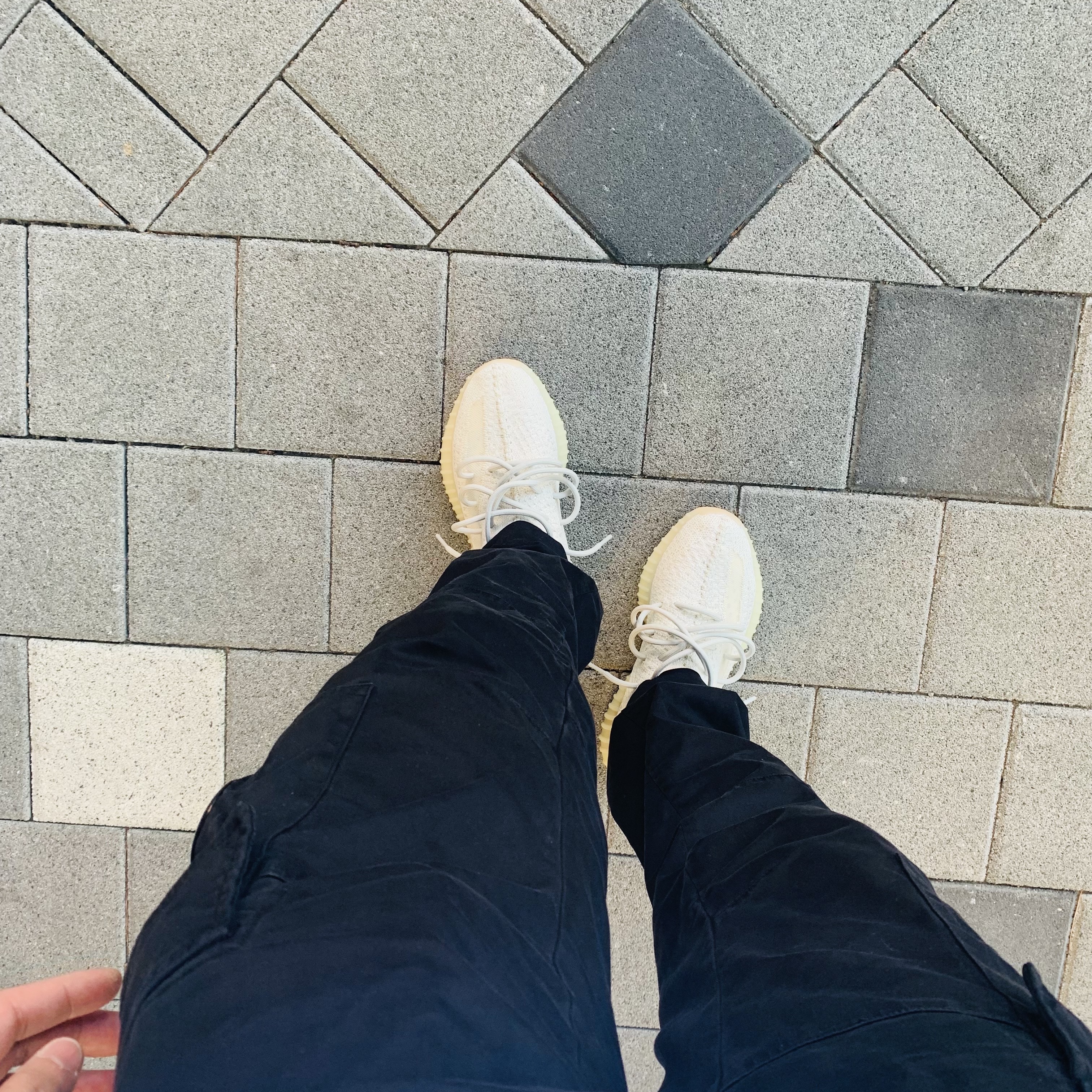 Adidas Yeezy Boost 350 V2 Light 착용 스타일 - 3